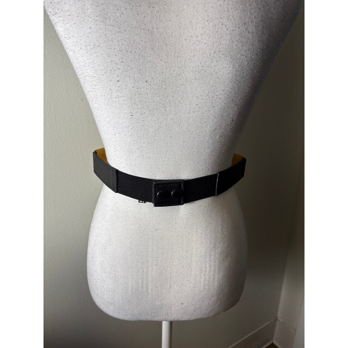 BRAVE Black Stretch Waist Belt Gold Metal Plaque Sz 26