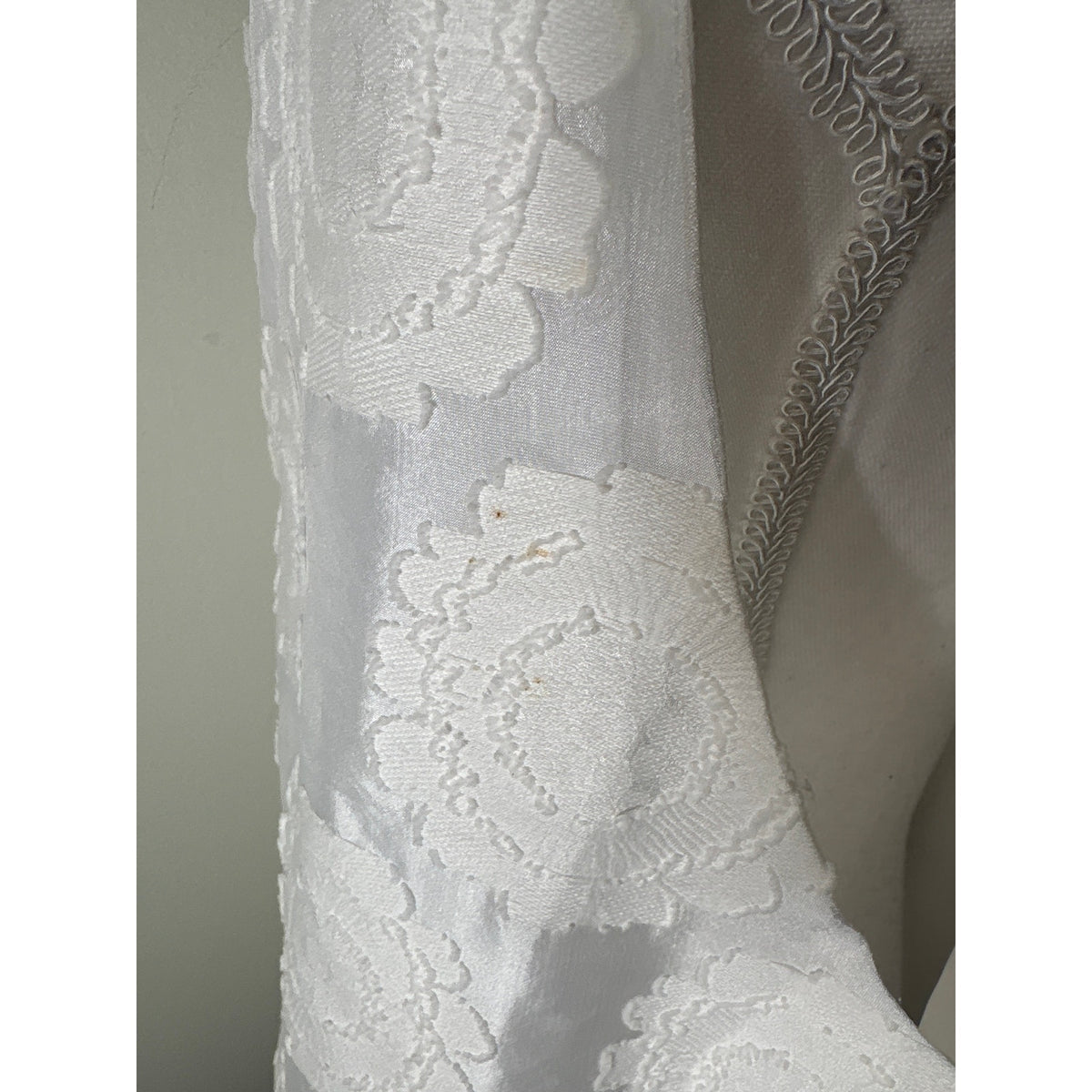 Pearl by Lela Rose White Applique Mock Neck Sleeveless Top Sz L
