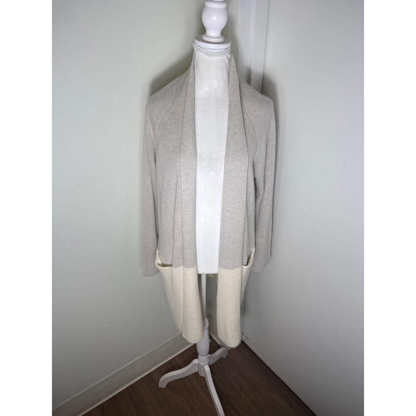 Kinross Light Gray and Cream Cashmere Cardigan Sz L