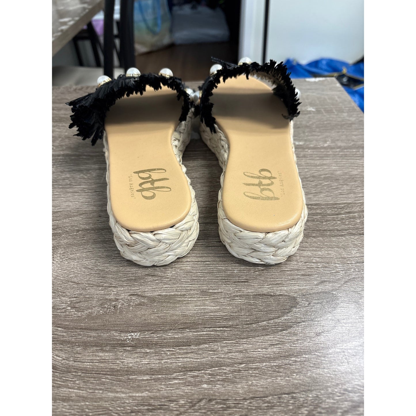 btb Los Angeles Black Raffia With Pearl Slides Sz 8.5
