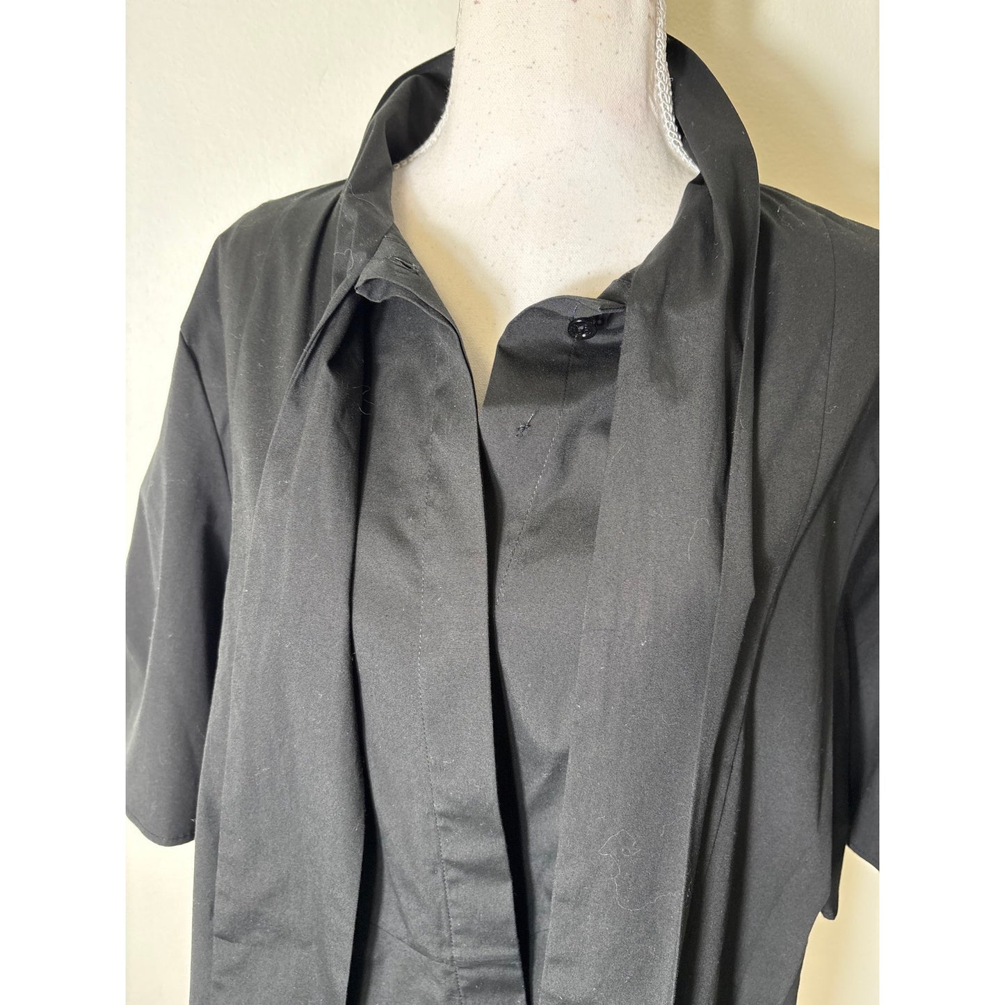 Carolina Herrera NY Black Cotton Short Sleeve Tie Neck Top Sz 10