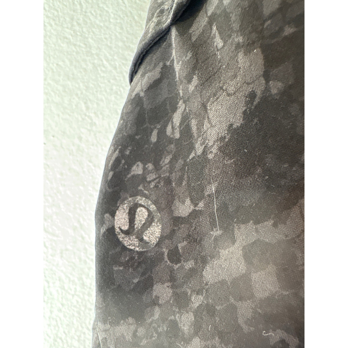 Lululemon Black Snake Print Shorts Sz 0