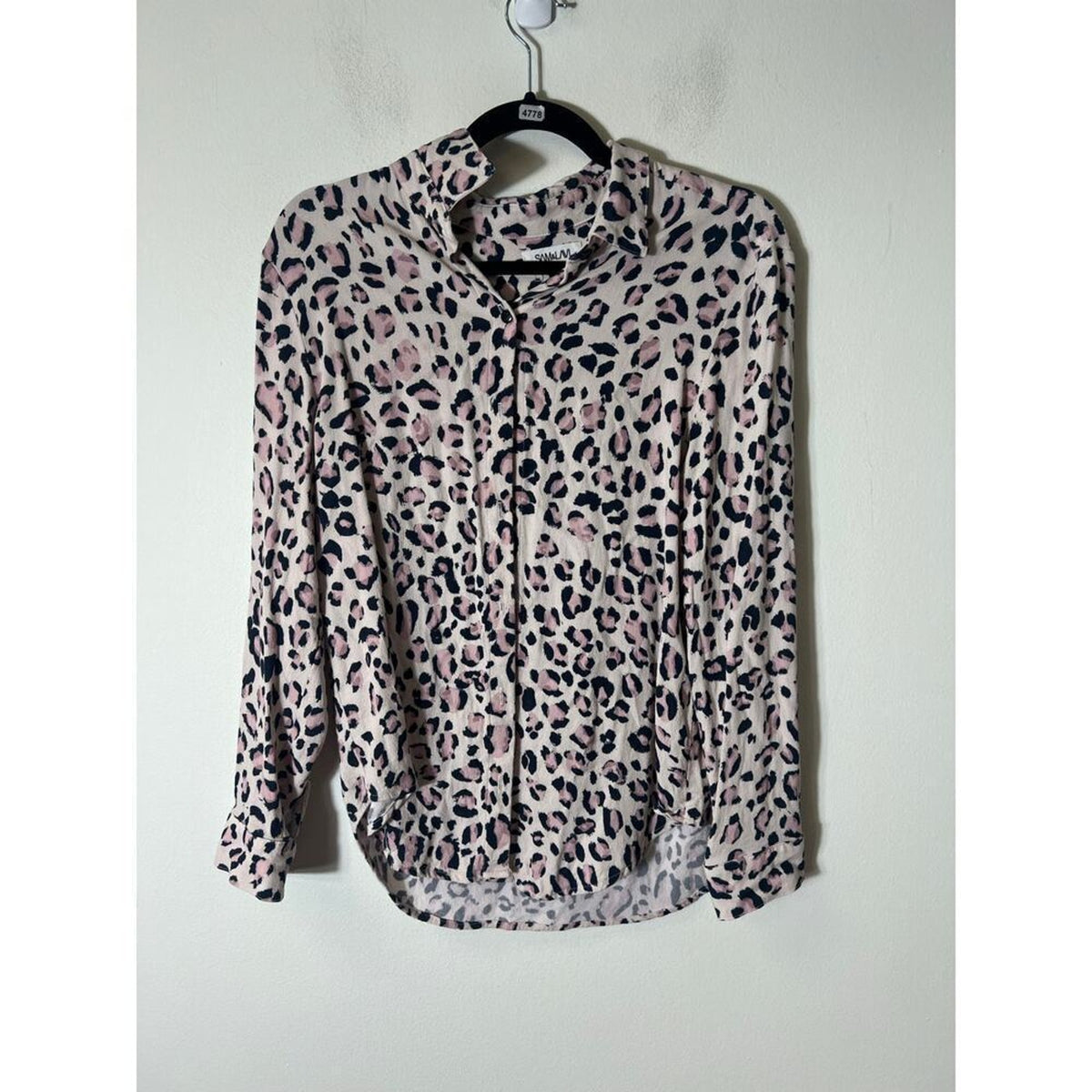 SVM & LAVI Cheetah Print Long Sleeve Top Size Small