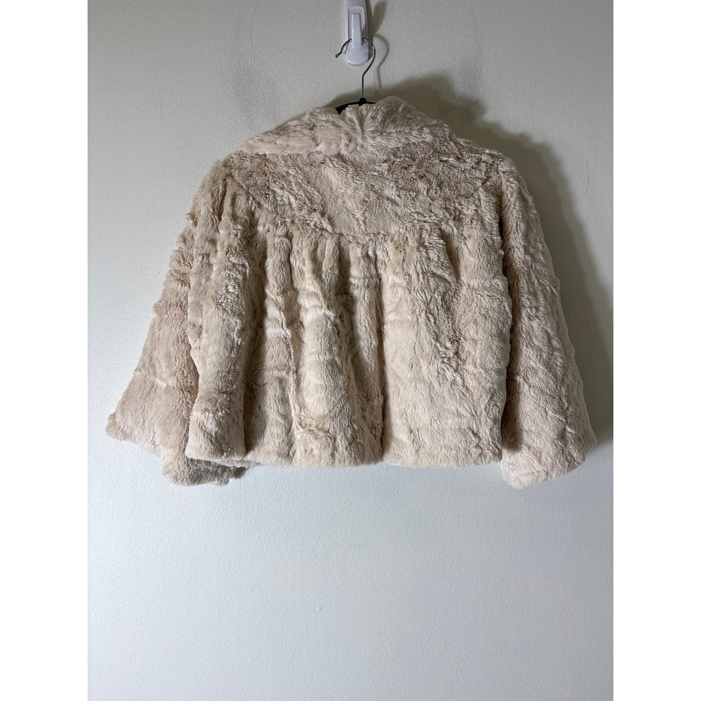 Cabi Cream Furry Soft Cropped Jacket Sz XS