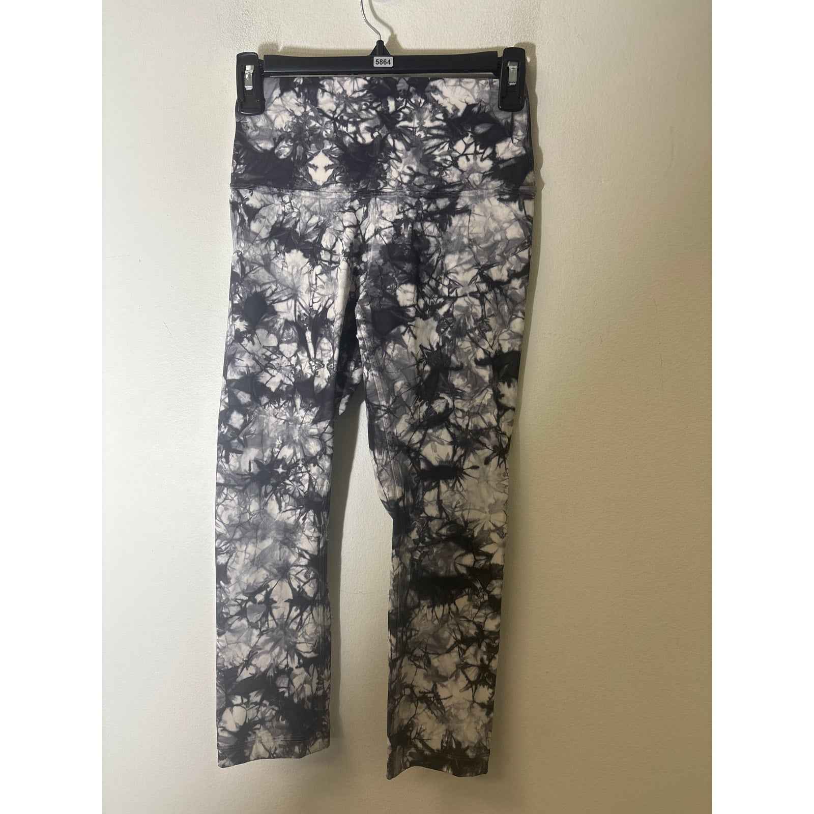 Lululemon Gray White Print Athletic Leggings Sz 2