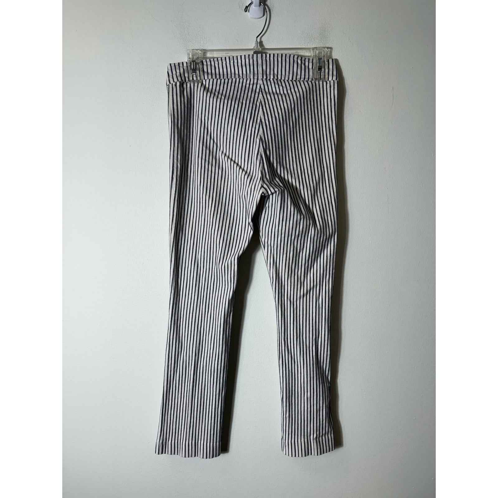 Avenue Montaigne White Gray Pin Striped Flare Leg Ankle Pants Sz 4