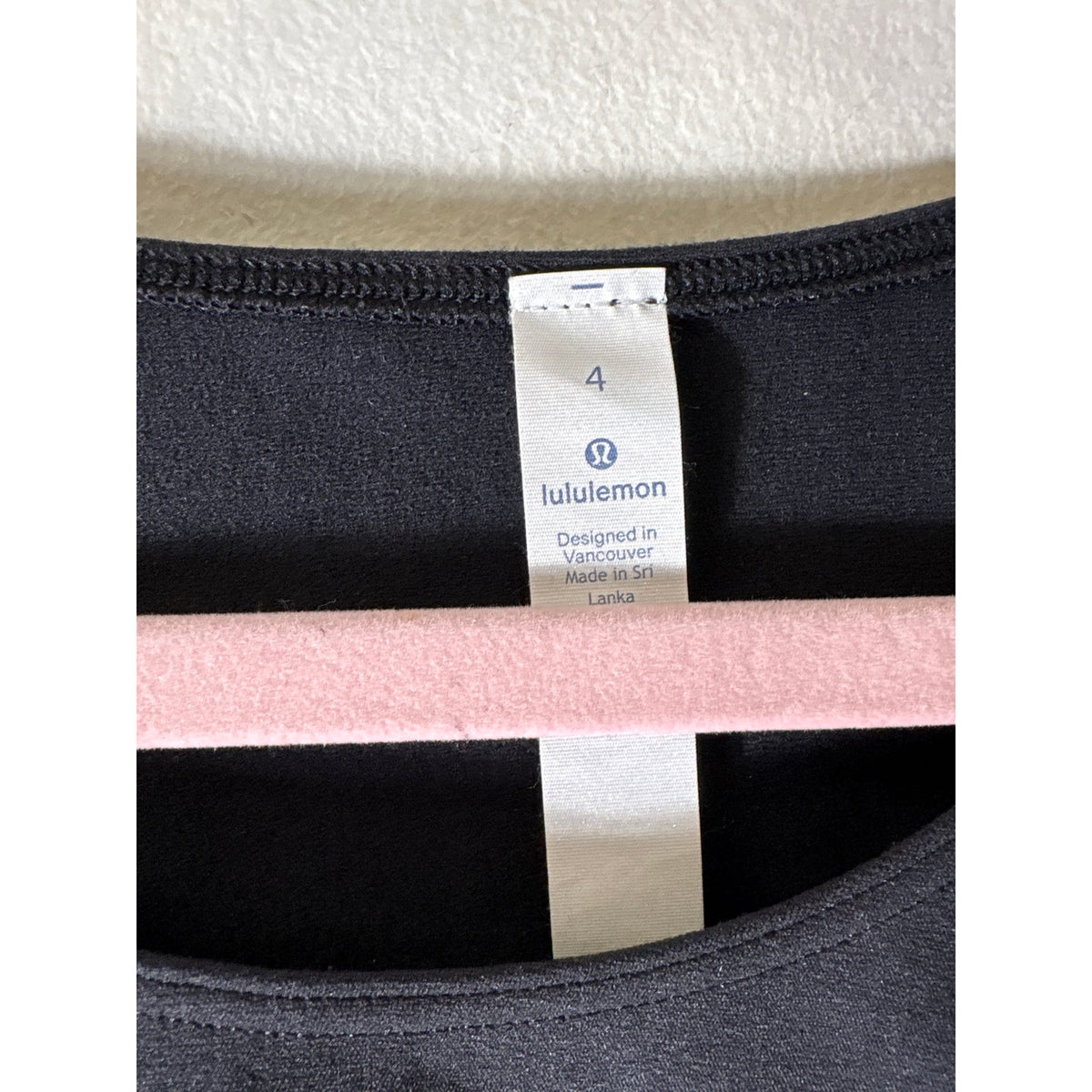 Lululemon Black Long Sleeve Cropped Athletic Top Sz 4