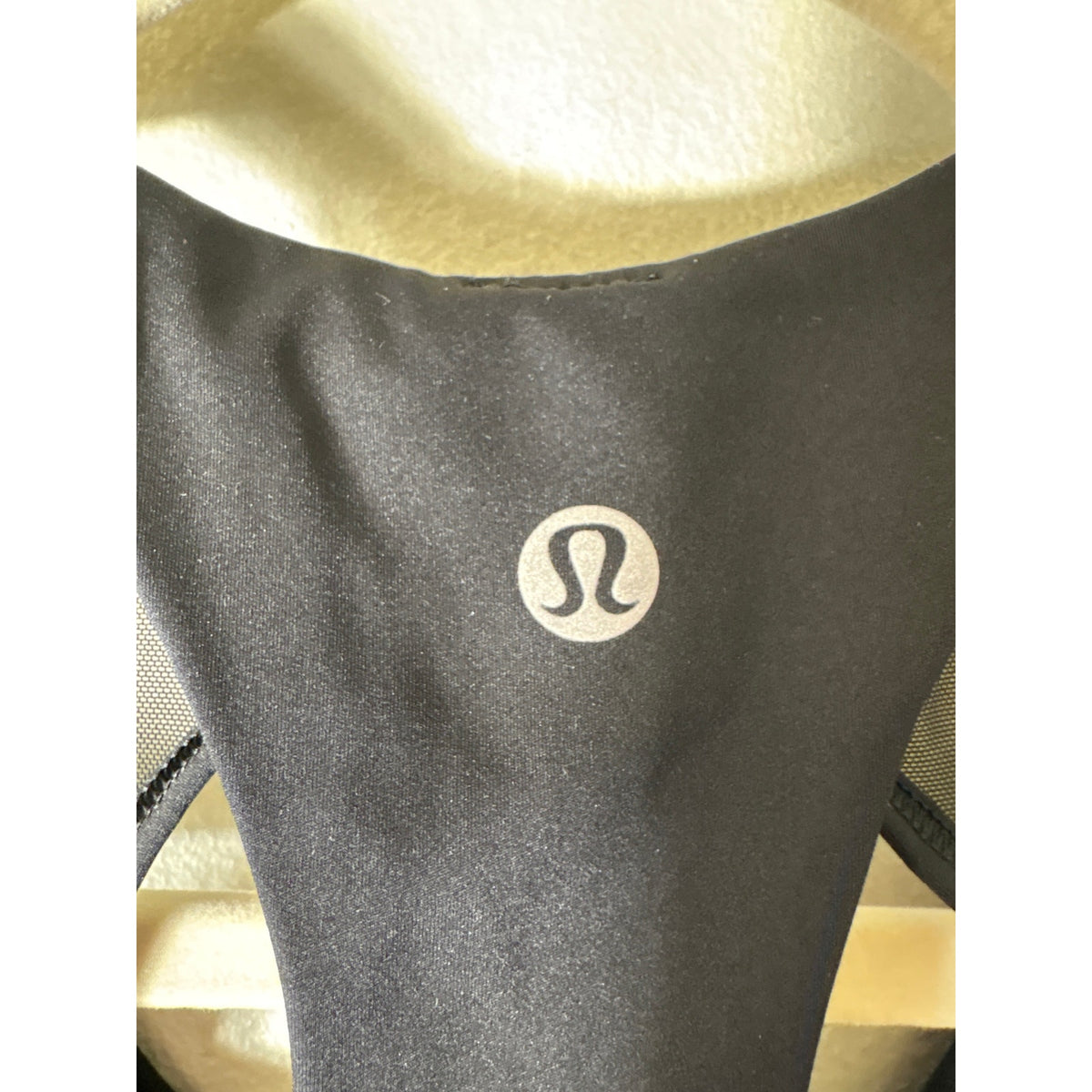 Lululemon Black Cropped Athletic Top with Built in Bra Sz S