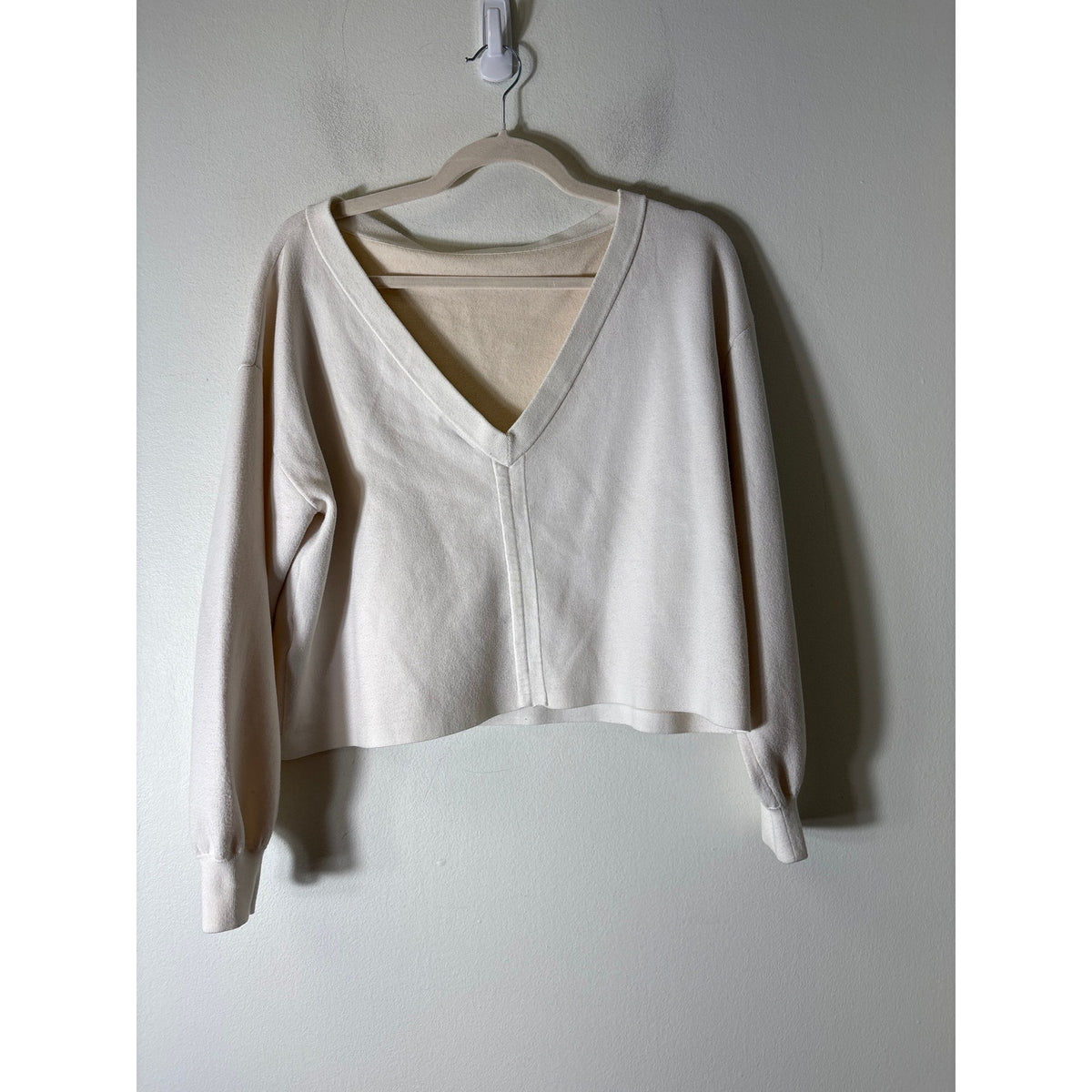 Alice + Olivia Off White Long Sleeve Wide Neck Sweater Sz M