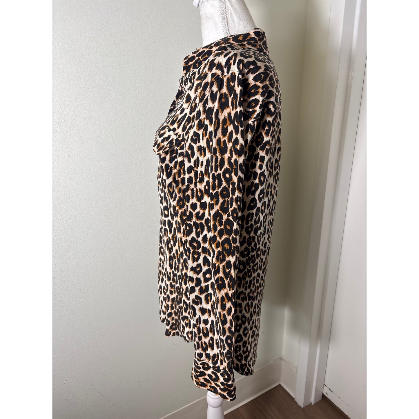 Equipment Femme Black Cheetah Print Long Sleeve Silk Button Up Shirt Sz M