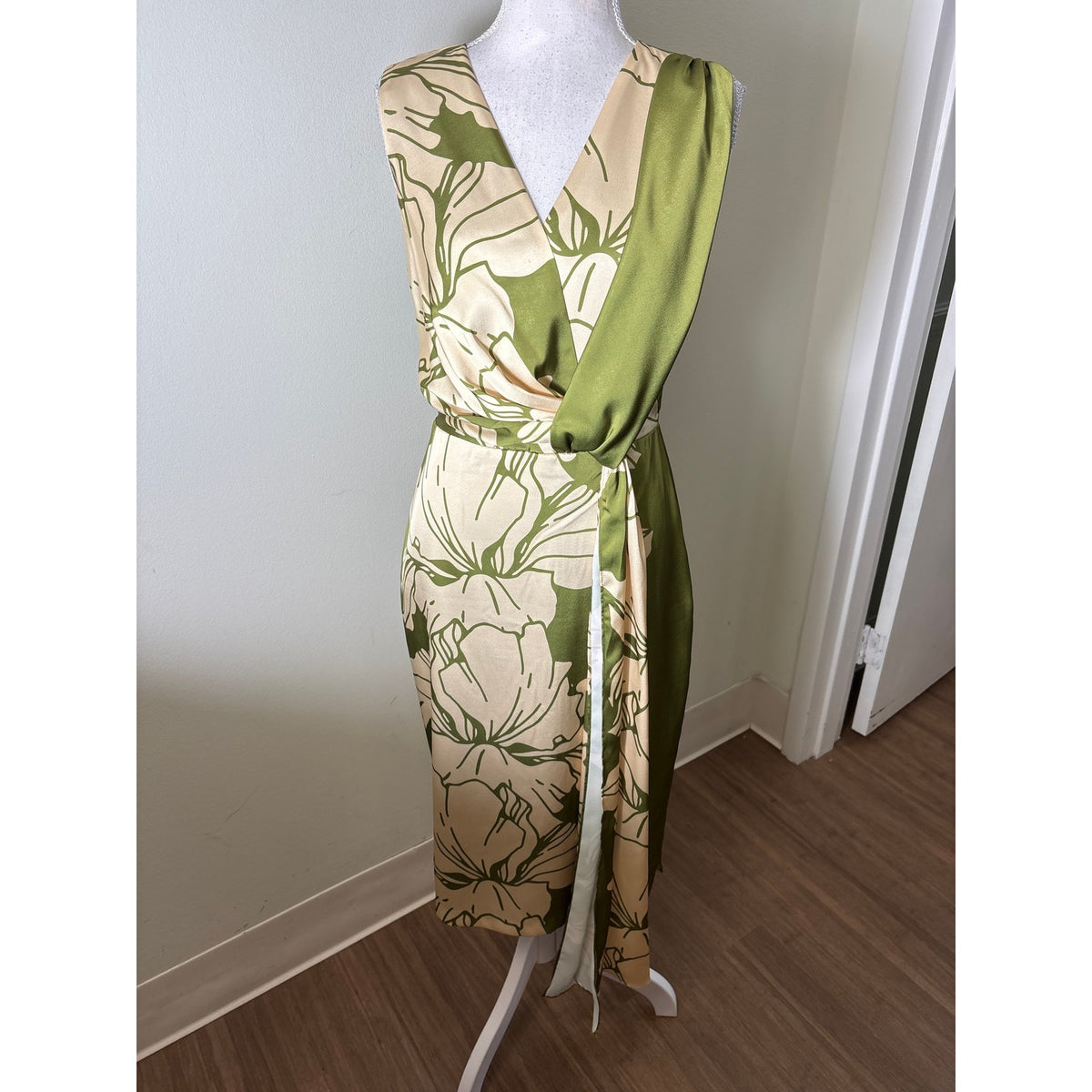 NWT Kay Unger Off White and Green Floral Sleeveless Wrap Dress Sz 2