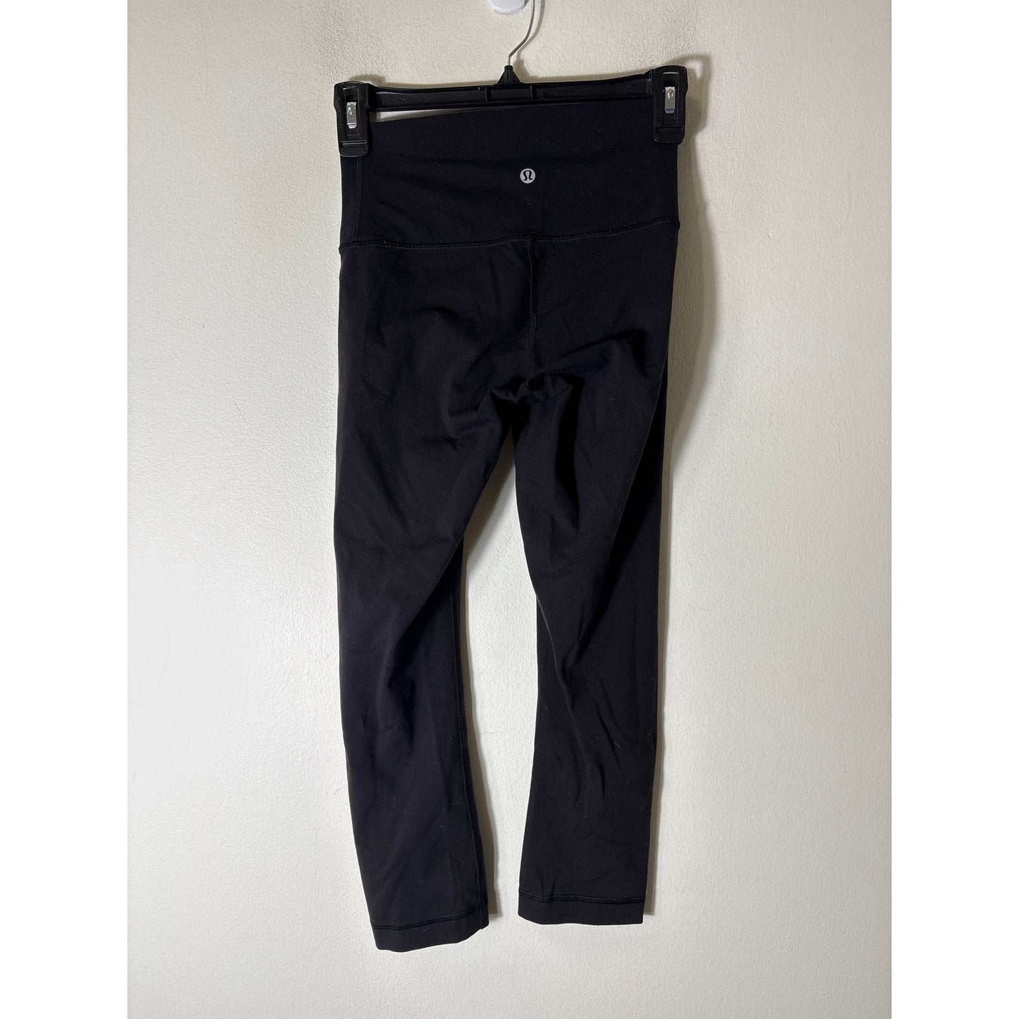Lululemon Black Cropped Athletic Leggings Sz 4
