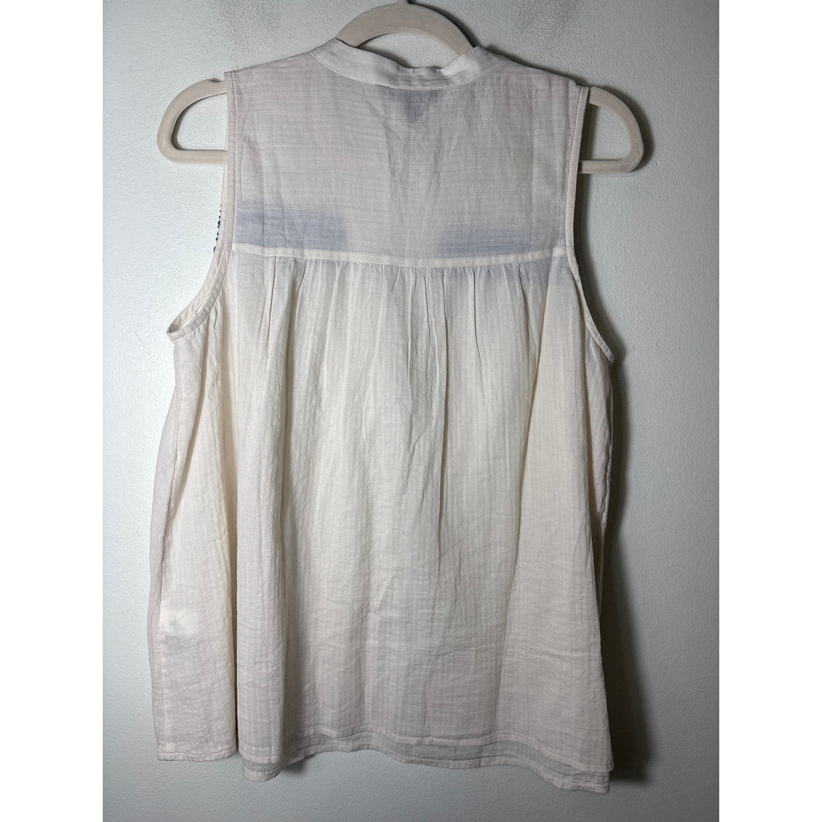 Banana Republic Cream With Blue Embroidery on Chest Sleeveless Top SZ M