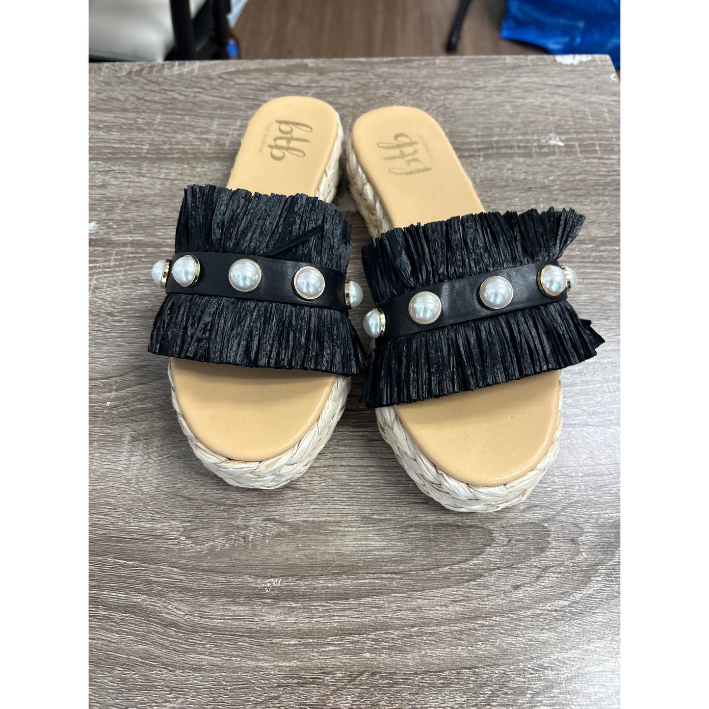 btb Los Angeles Black Raffia With Pearl Slides Sz 8.5