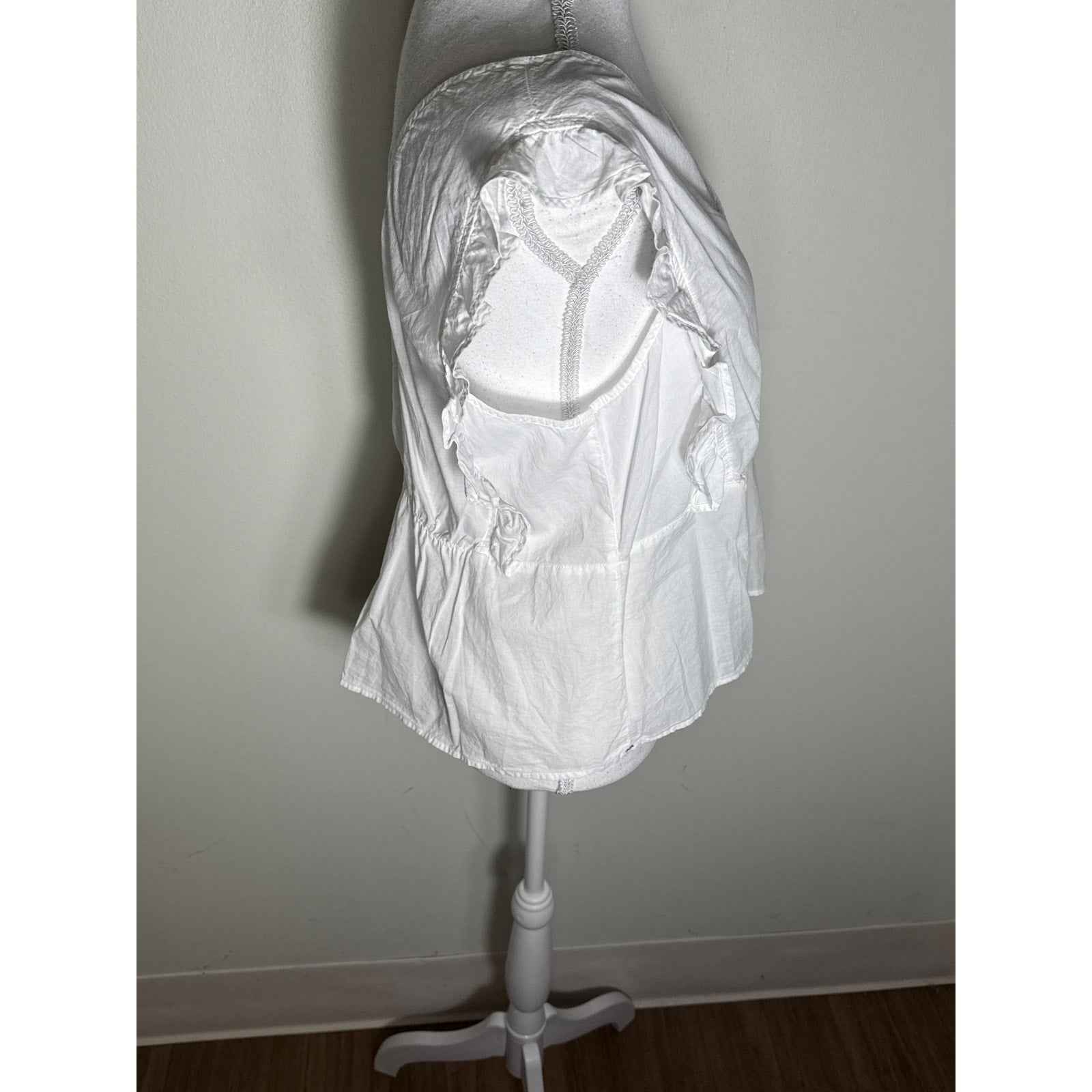 NWT Xirena White Cotton V Neck Top sz M