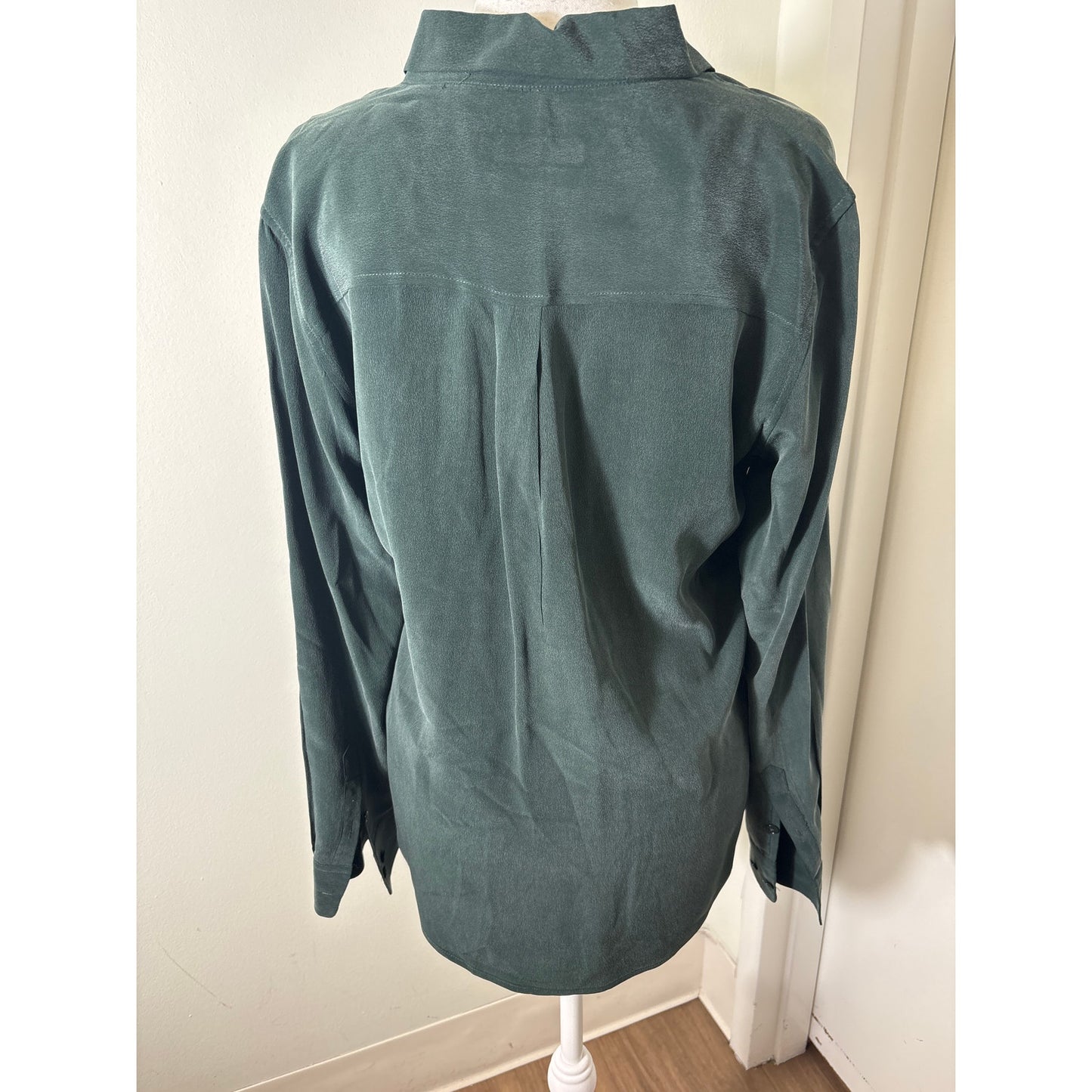 Equipment Femme Pine Green Long Sleeve Silk Button Up Shirt Sz M