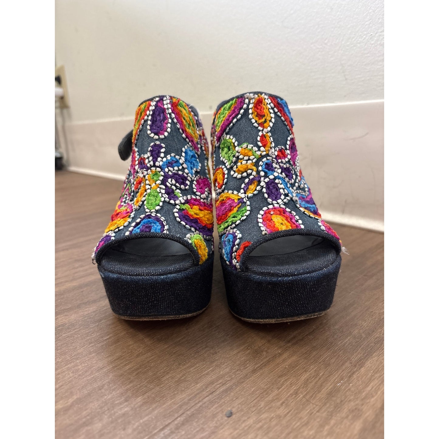 Stuart Weitzman Navy Embroidered Denim Platform Wedge Sz 6