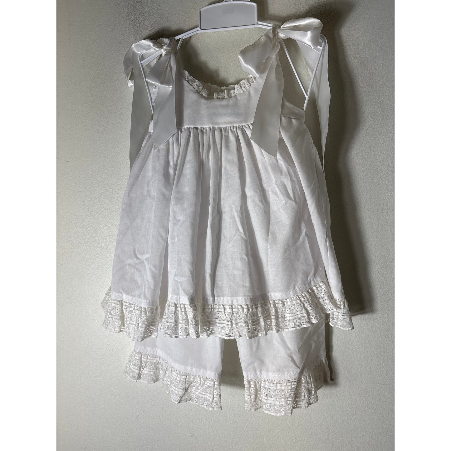 Girls Vintage Chabre White Two piece Set with Lace trim and Ribbon Ties Sz 9m
