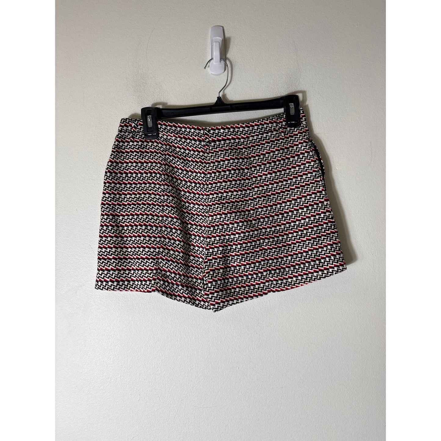 Elizabeth and James Black and Red Short Shorts Sz 2