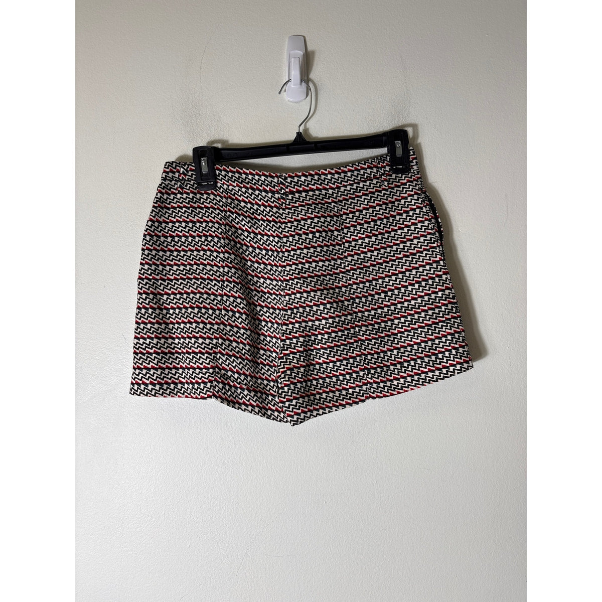 Elizabeth and James Black and Red Short Shorts Sz 2