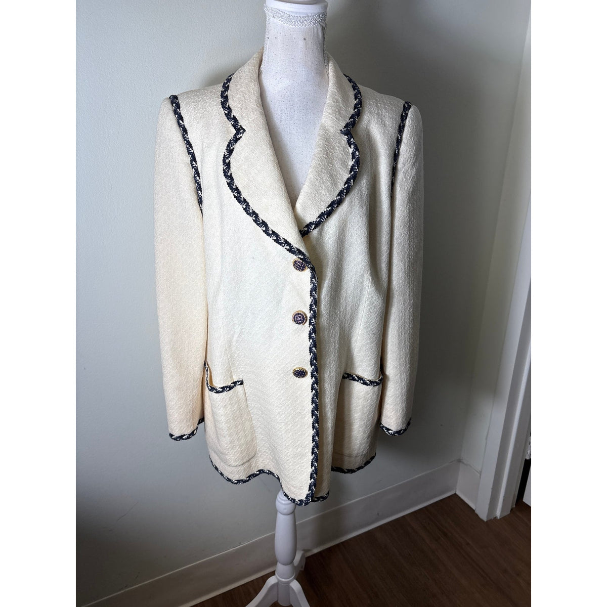 Louis Feraud Paris Off White with Navy Trim Long Sleeve Blazer Sz 10