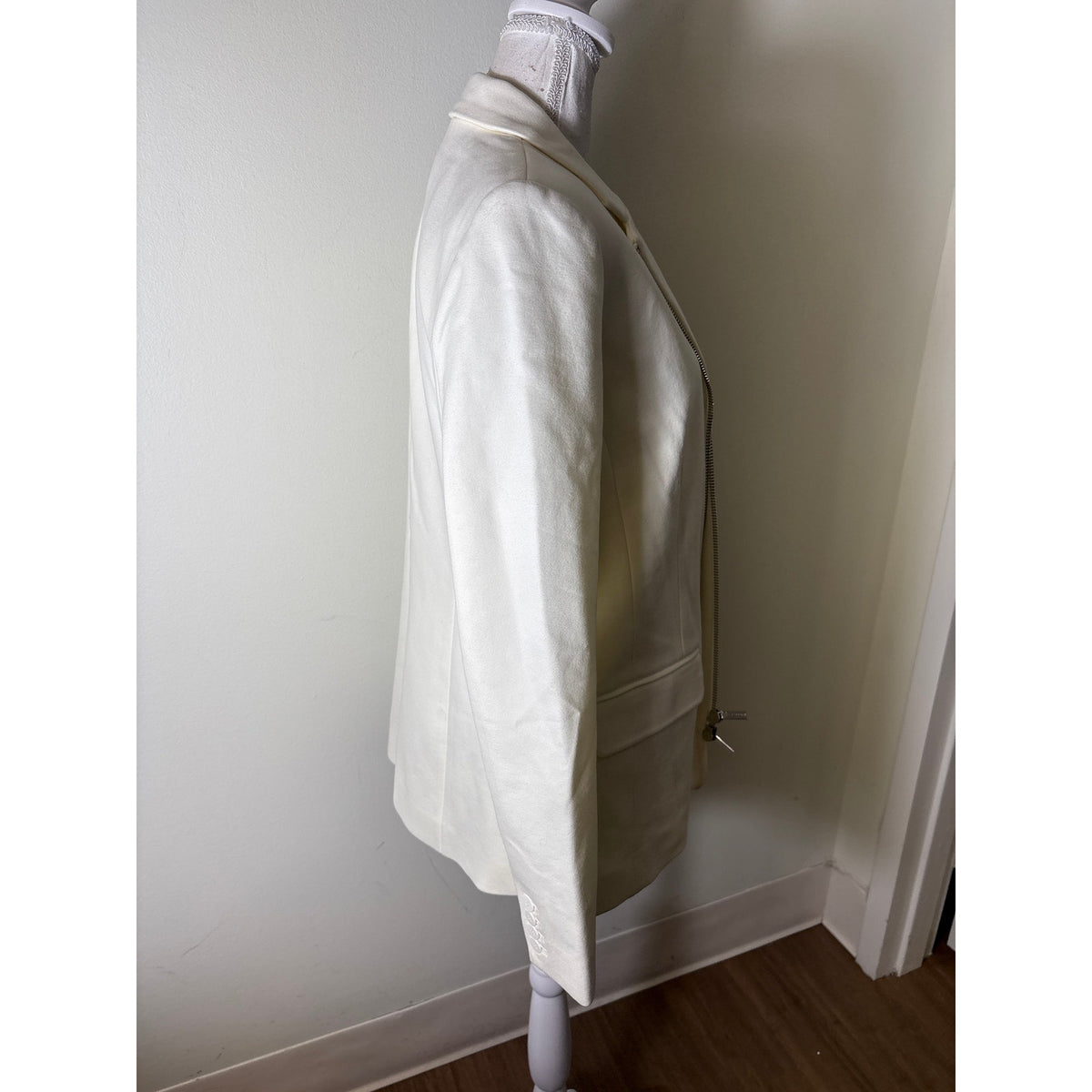 Tahari Off White Zip Up Blazer Sz 8