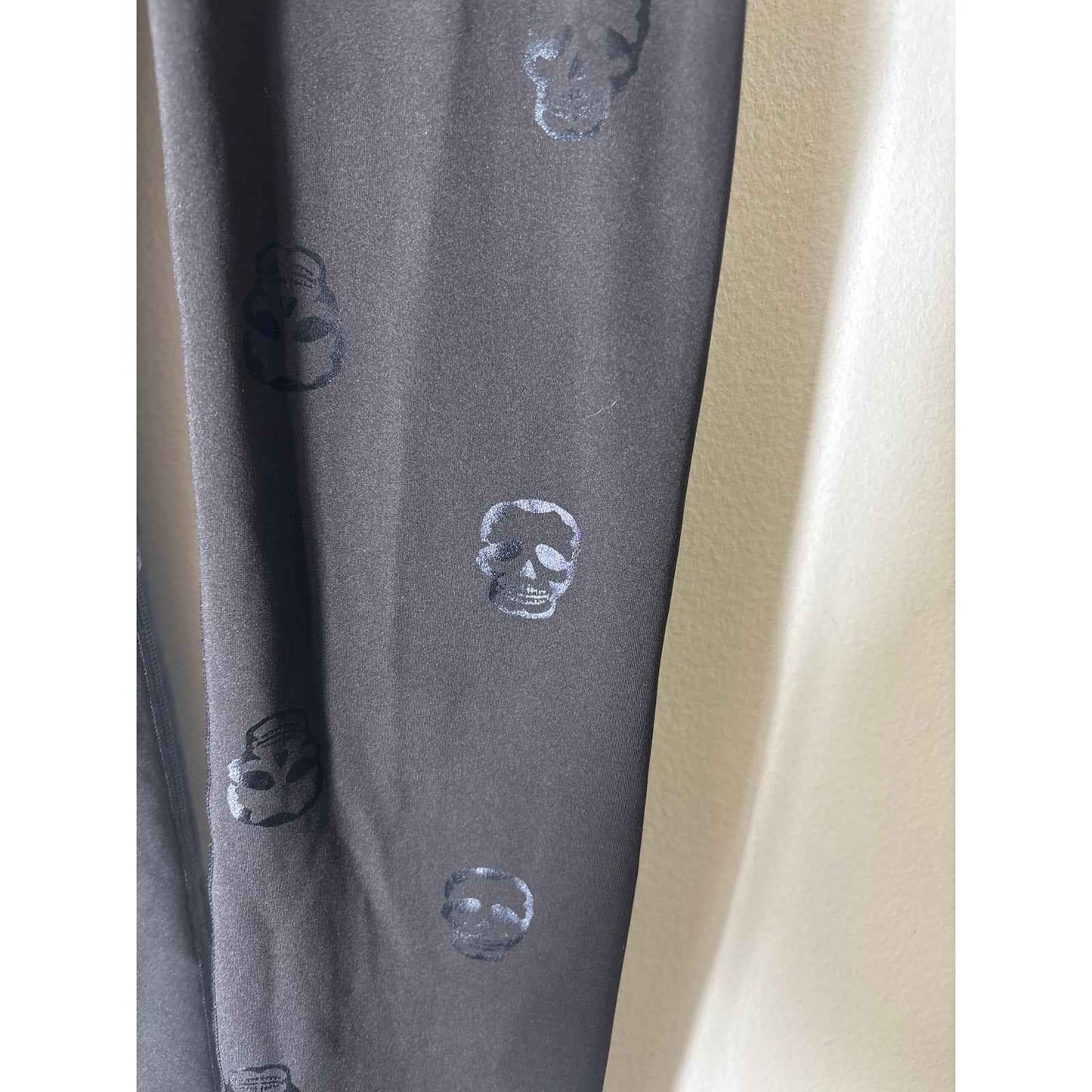 Girl's Nanette Lepoor Play Black "Skull" Athletic Leggings sz XS (7/8)