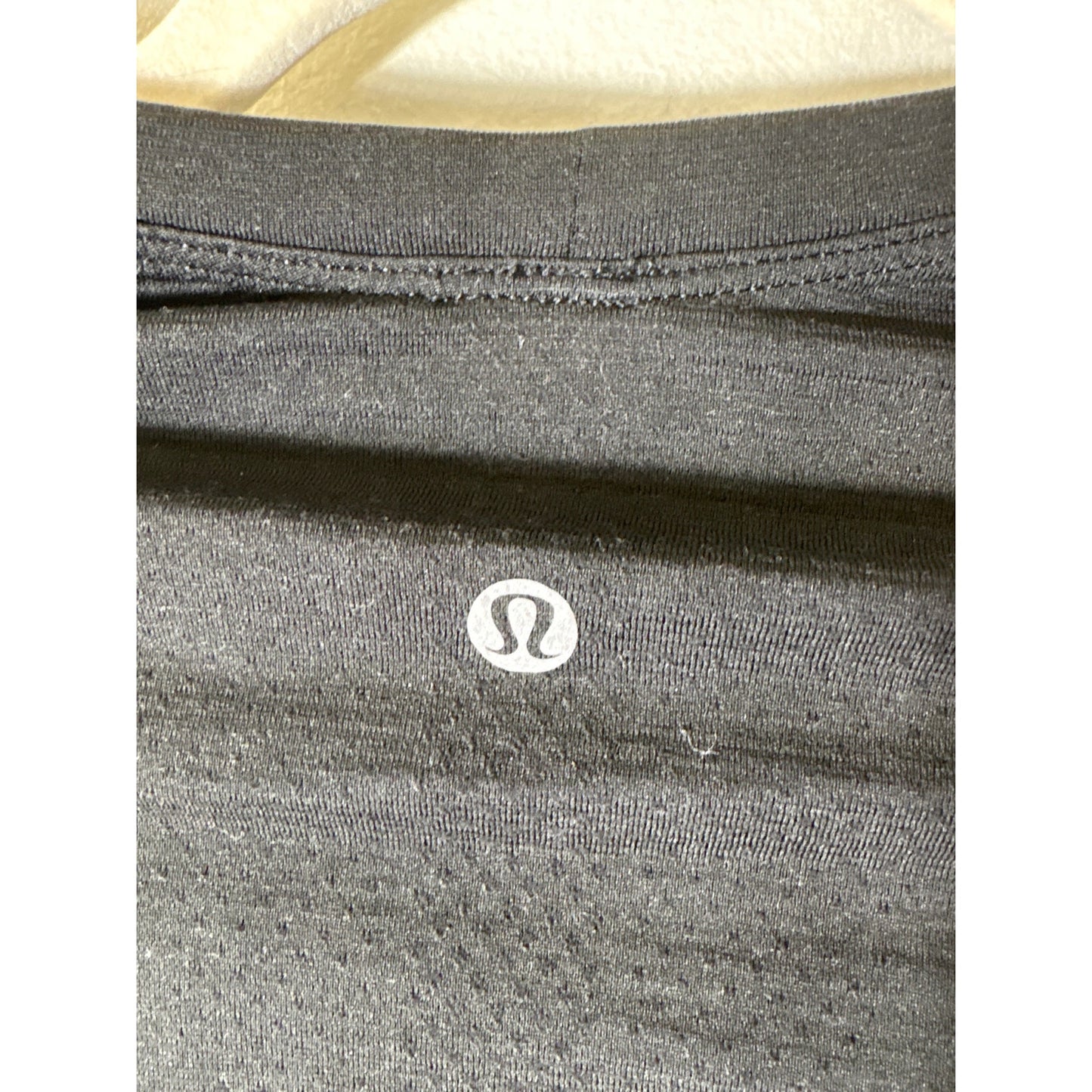 Lululemon Black Short Sleeve Athletic Top Sz 4