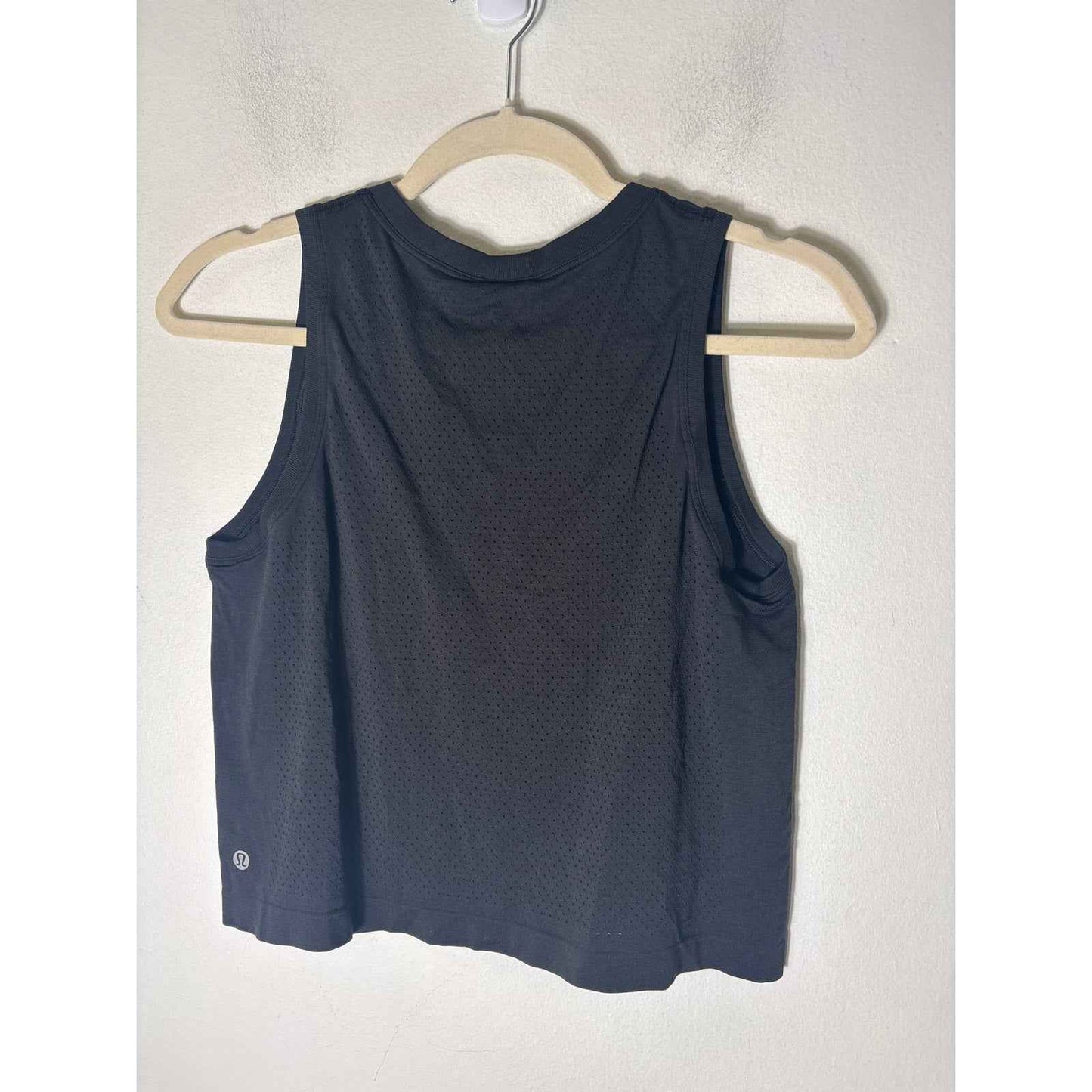 Lululemon Black Sleeveless Cropped Athletic Tank Sz 6