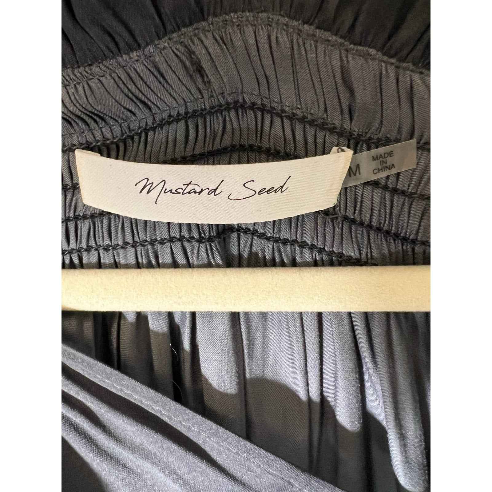 Womens Musturd Seed Gray V-Neck Blouse Sz M