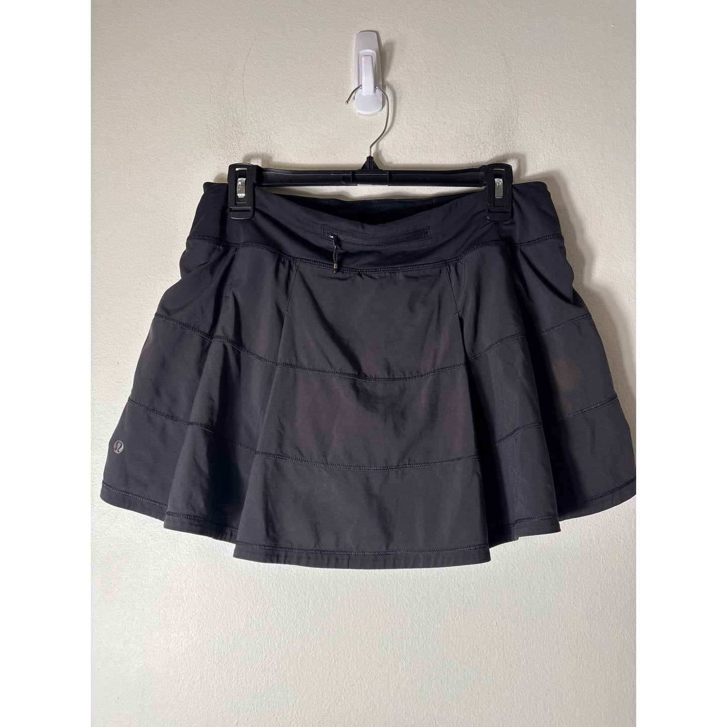 Lululemon Black Athletic Short Shorts with Mesh Detailing Sz 8