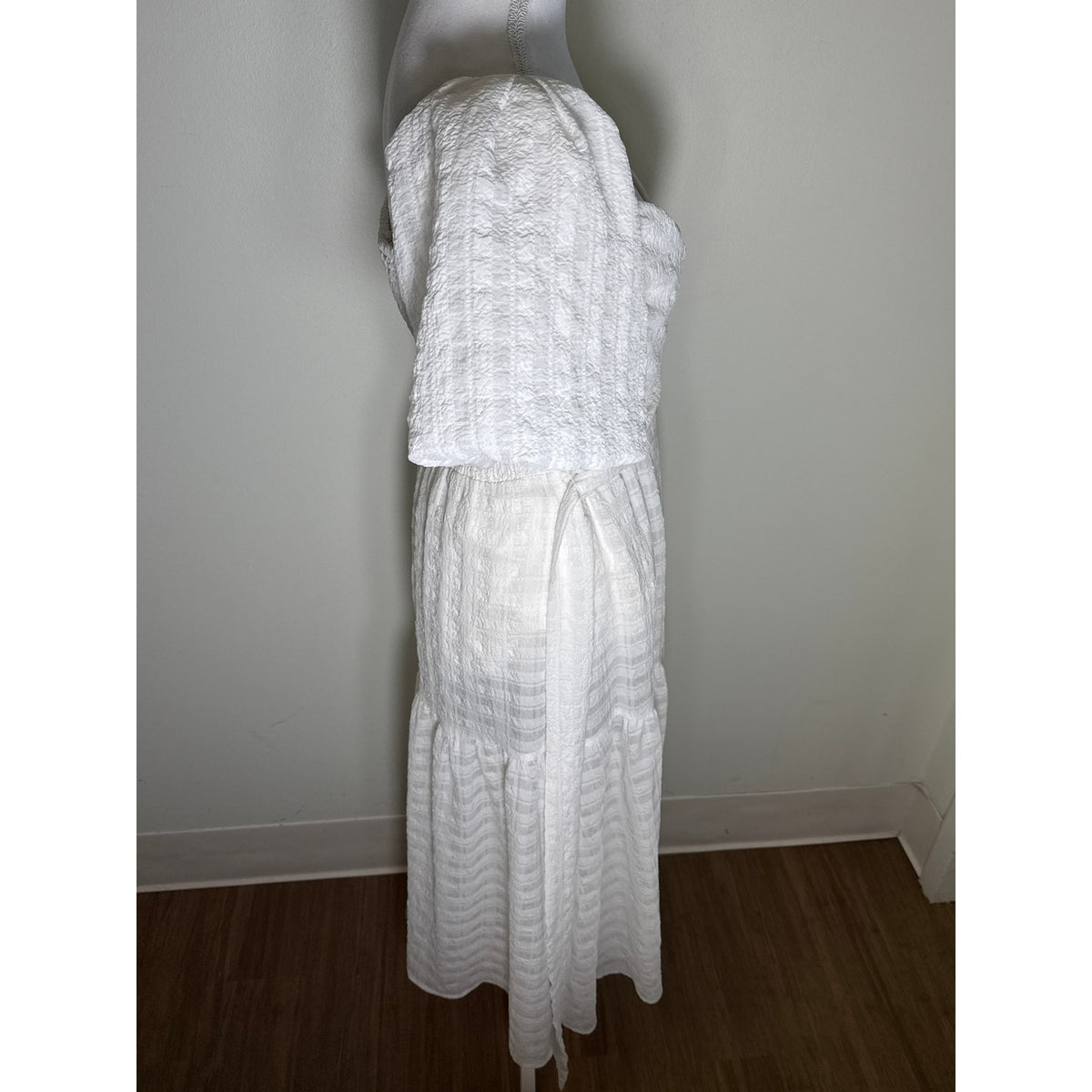 ASTR the Label White Puff sleeve Smocked Dress Ties at the Waist Sz S