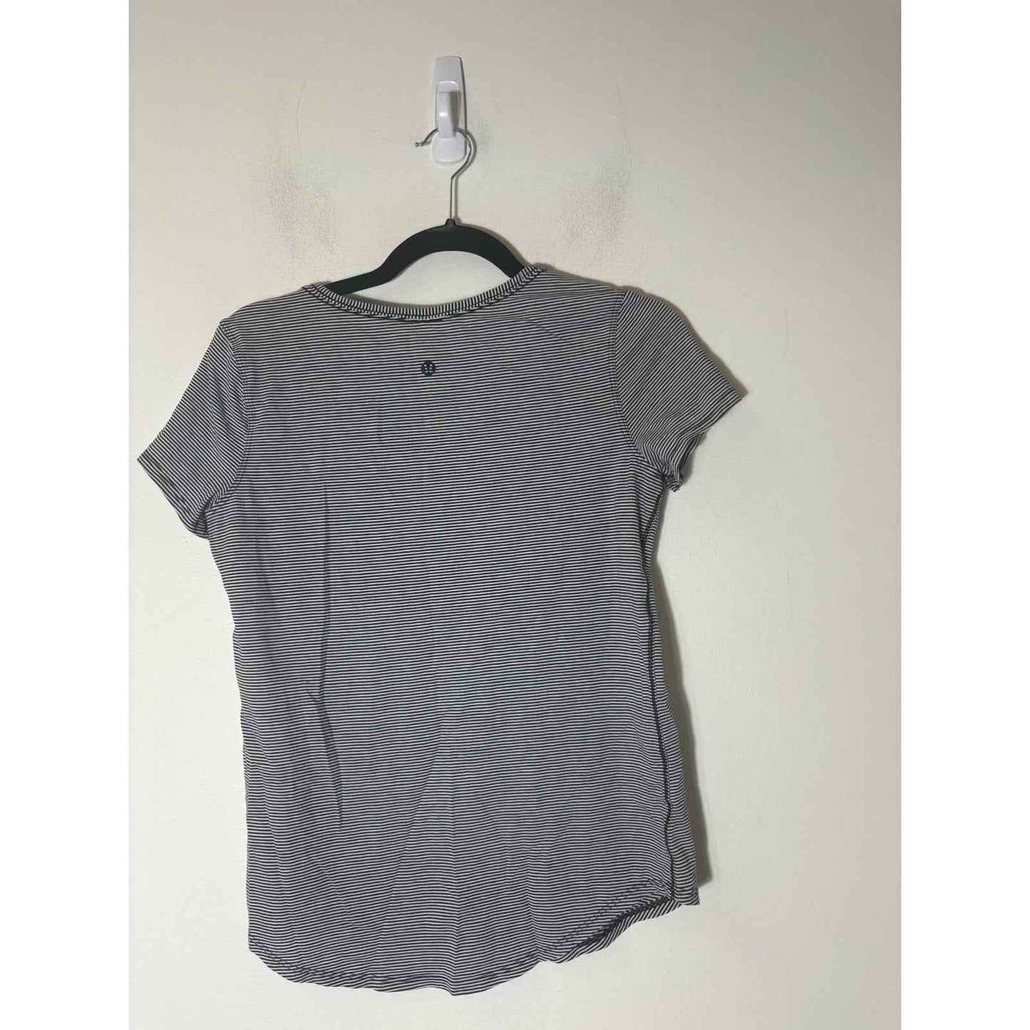 Lululemon Black and White Pin Stripe Short Sleeve Top Sz 6