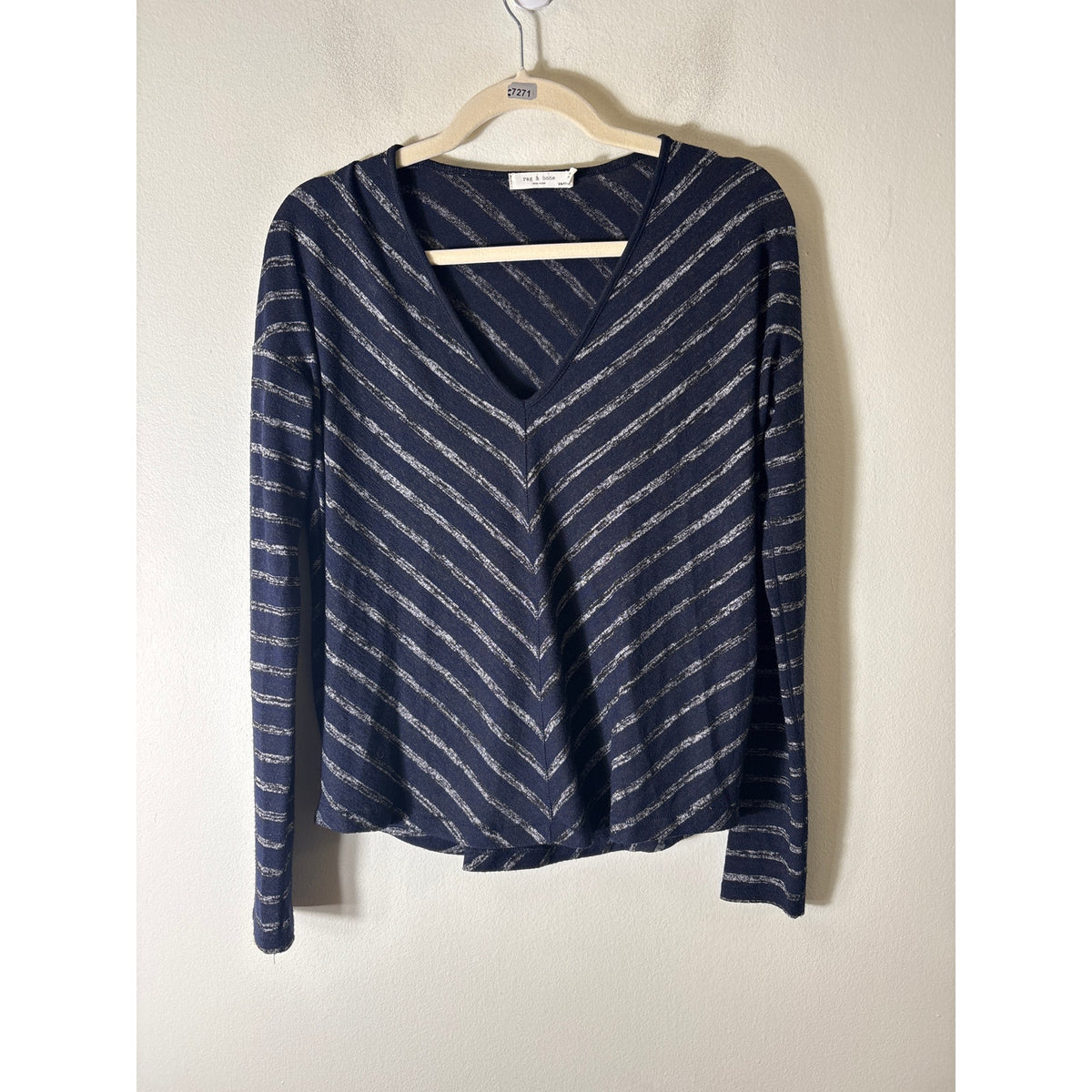 Rag & Bone Black and White V Neck Light Weight Sweater Sz XS