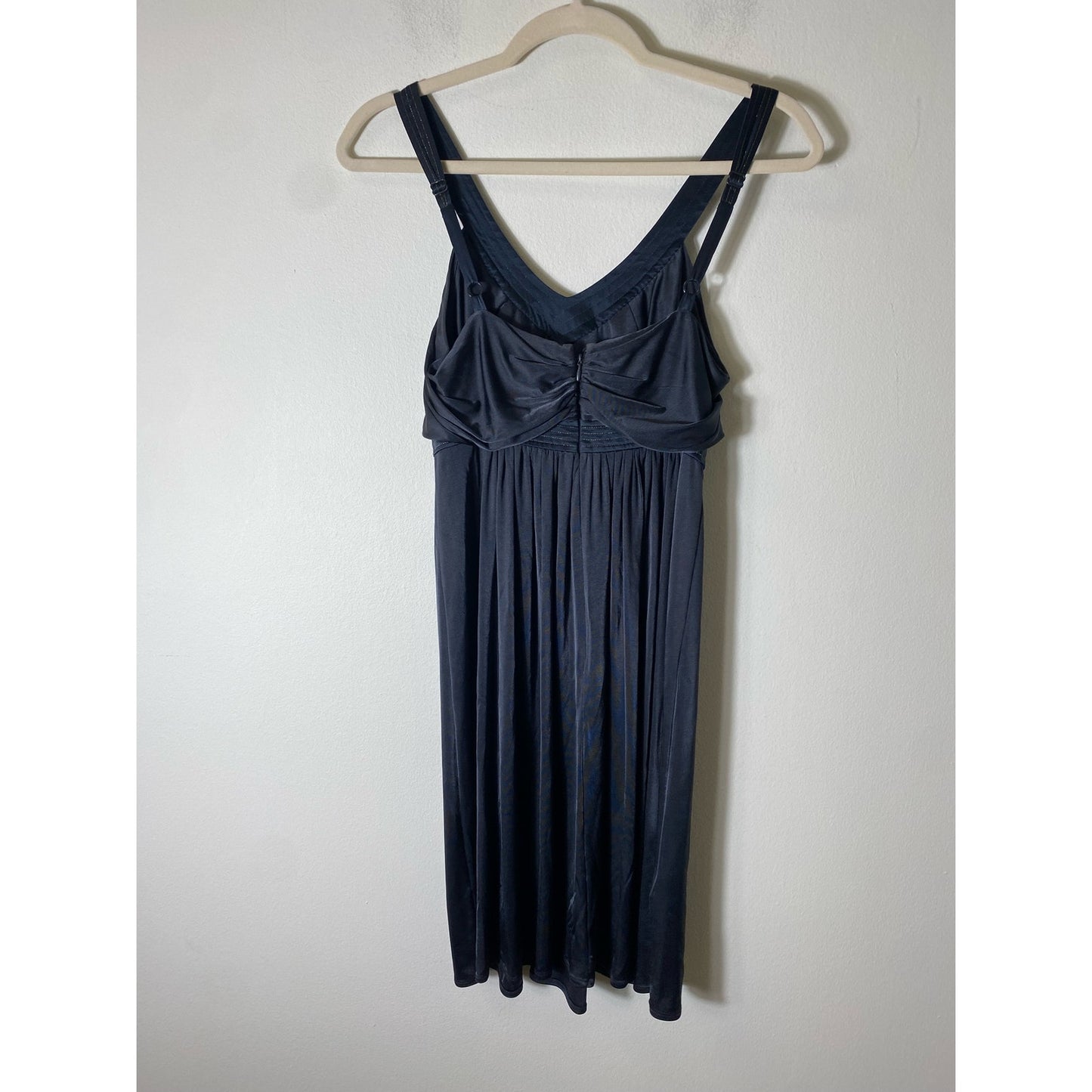 BCBG MaxAzaria Black V-Neck Sleeveless Dress size 2