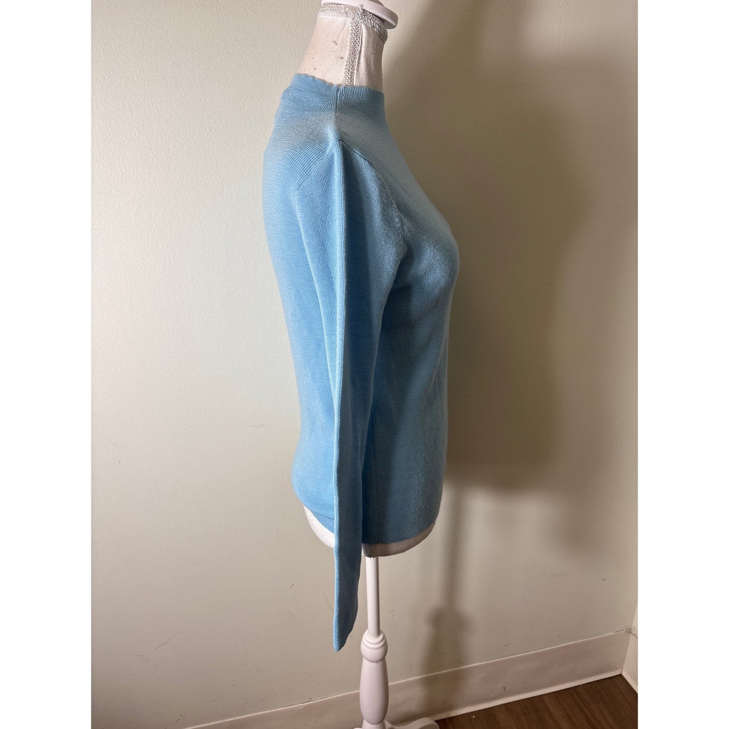 NWT Francis Valentine Light Blue Long Sleeve Sweater Sz M