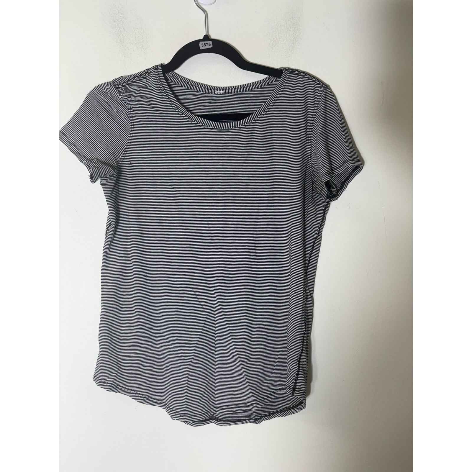 Lululemon Black and White Pin Stripe Short Sleeve Top Sz 6