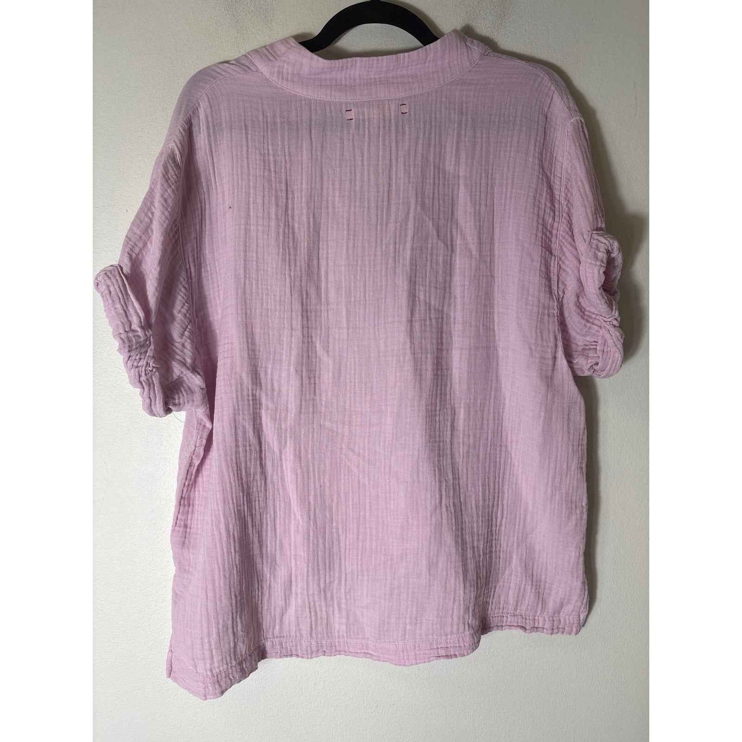 Xirena Pale Lavender Short Sleeve V-Neck Shirt Sz M