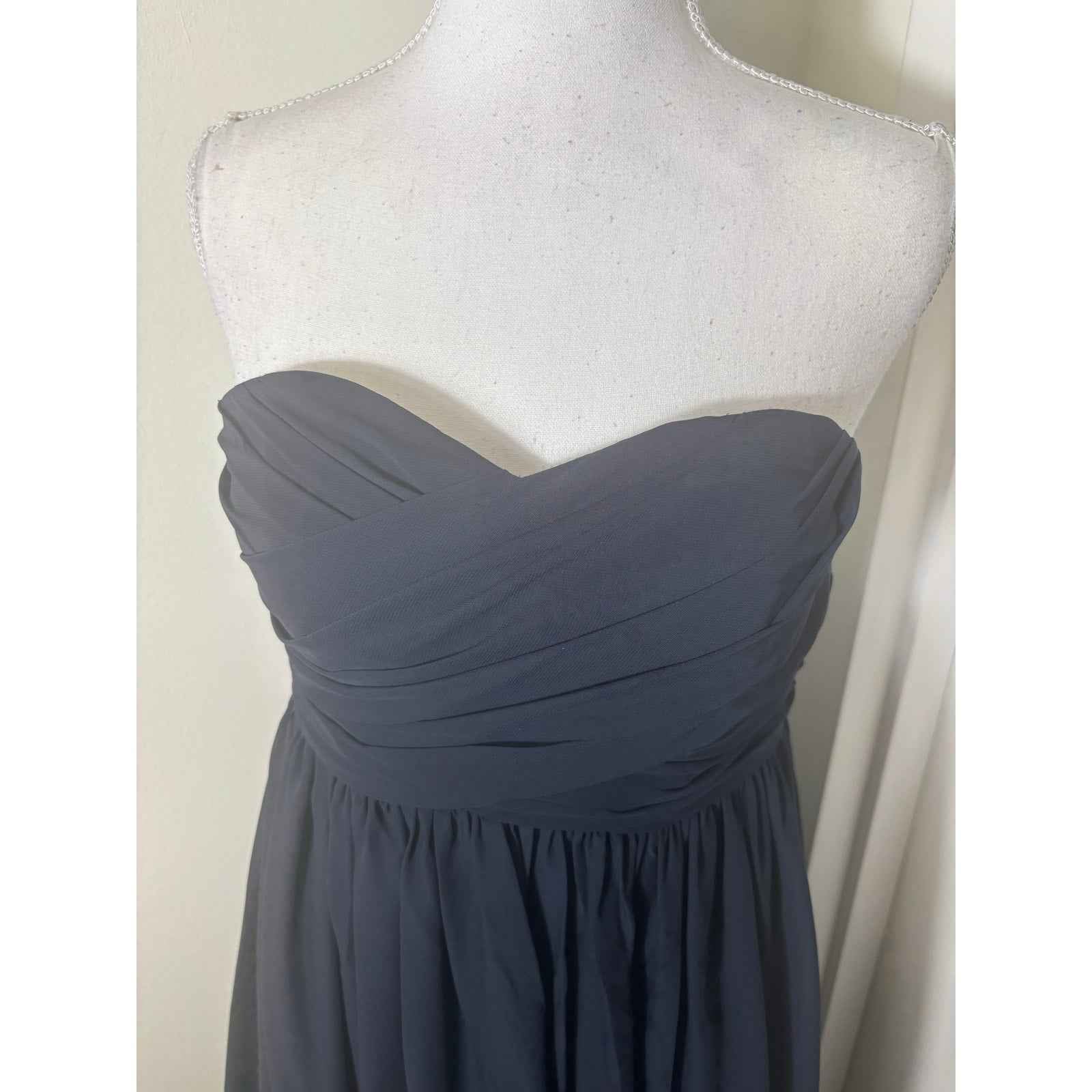 Gorgeous navy 
Strapless Flowy Floor Length Empire Style Evening Gown Sz 2