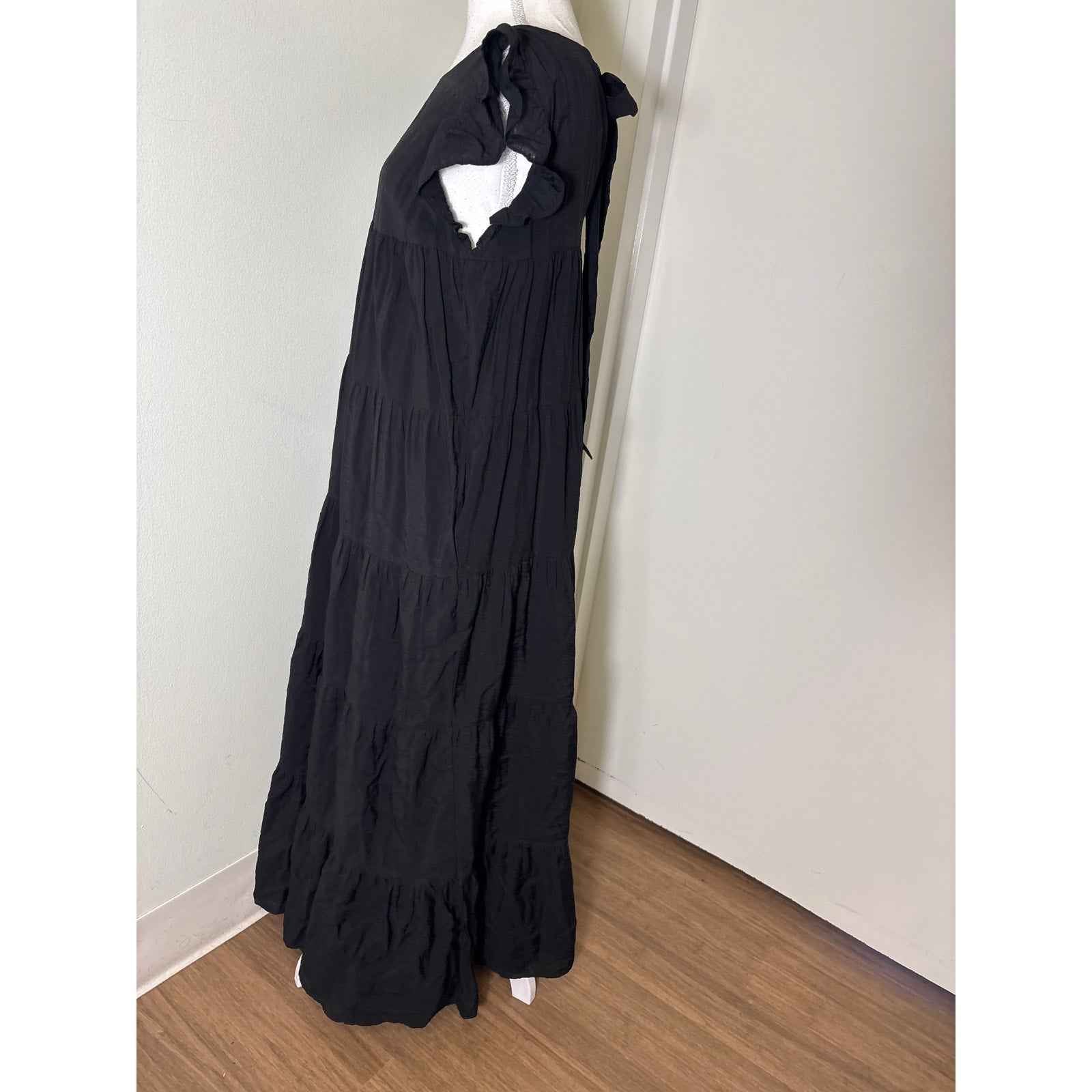 2.7 August Apparel Flutter sleeve Black Maxi Sundress Sz M