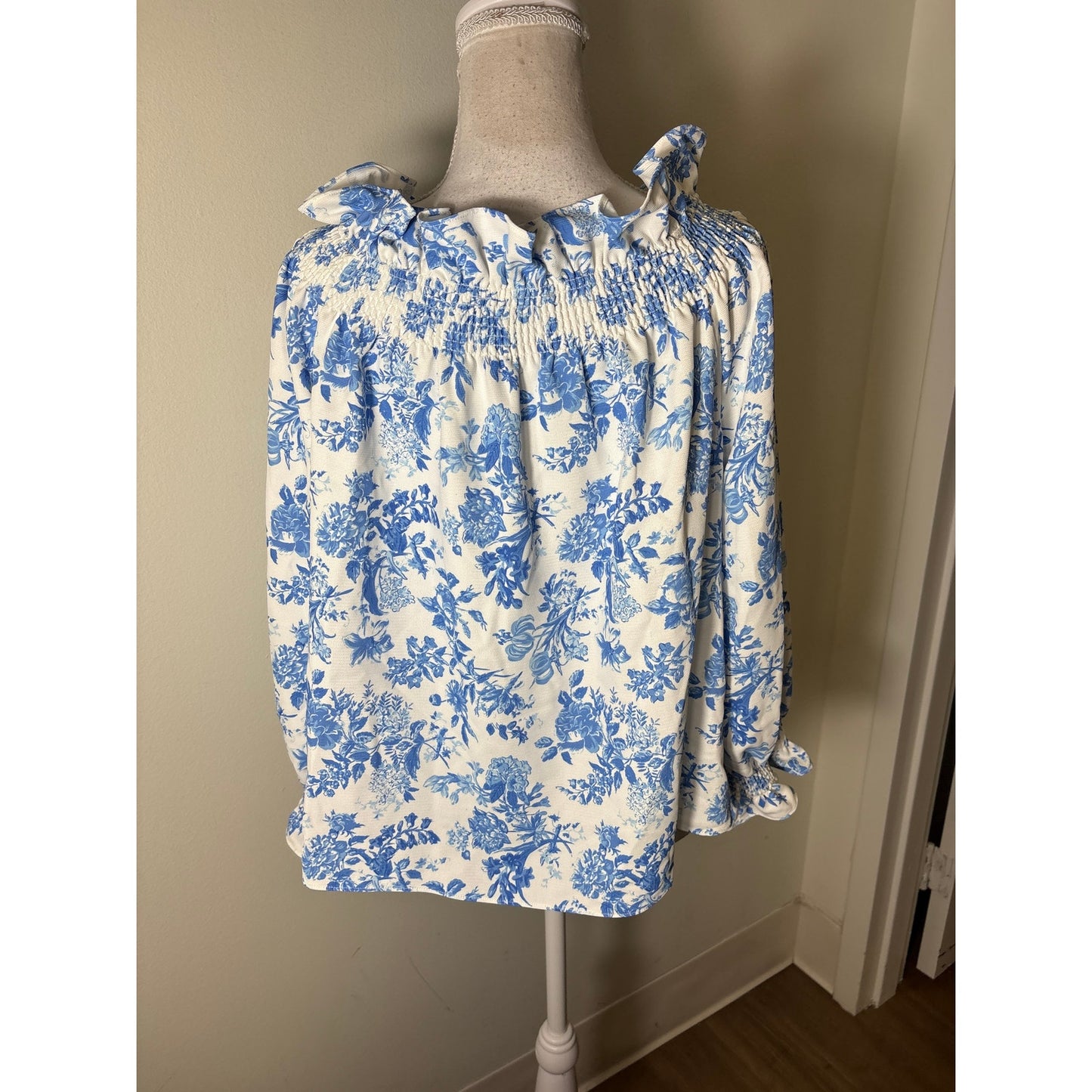 NWT Tuckernuck Blue Floral Long Sleeve Off the Shoulder Top Sz L