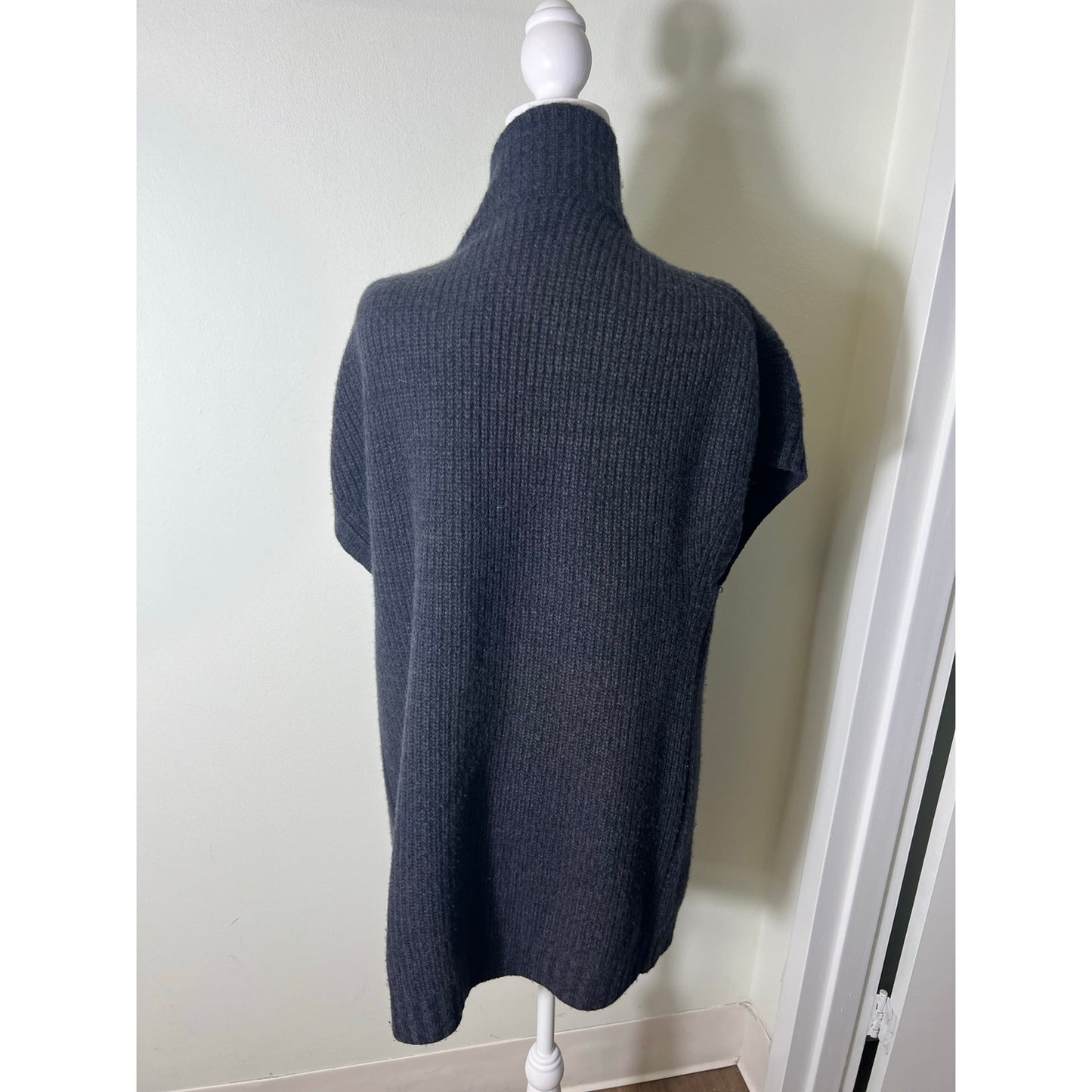 Inhabit Gray Cashmere Cardigan Sweater Sz 2