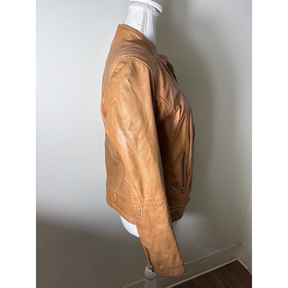 Overland Camel Colored Long Sleeve Cropped Style Leather Jacket Sz M