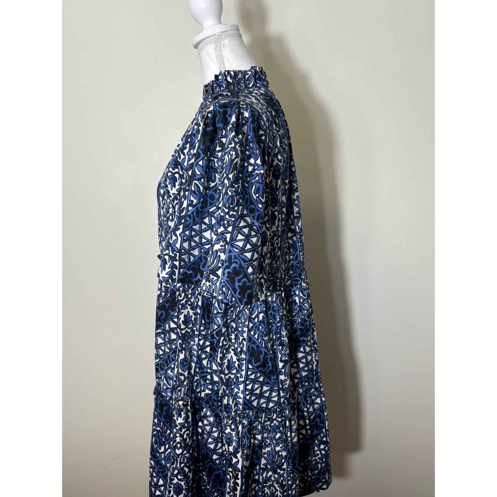Tuckernuck Blue White Print Short Bell Sleeve V Neck Knee Length Dress Sz S
