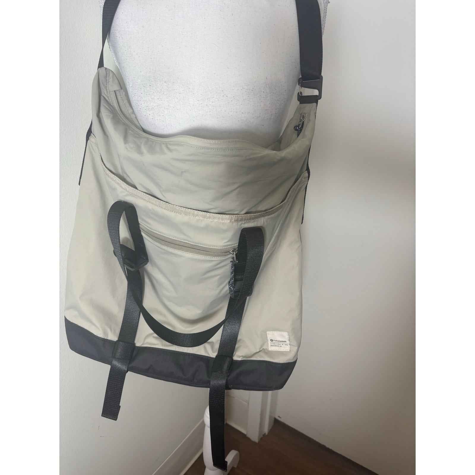 Lululemon Patch Logo Yoga Mat Tote Bag in Raw Linen and Graphite 25K