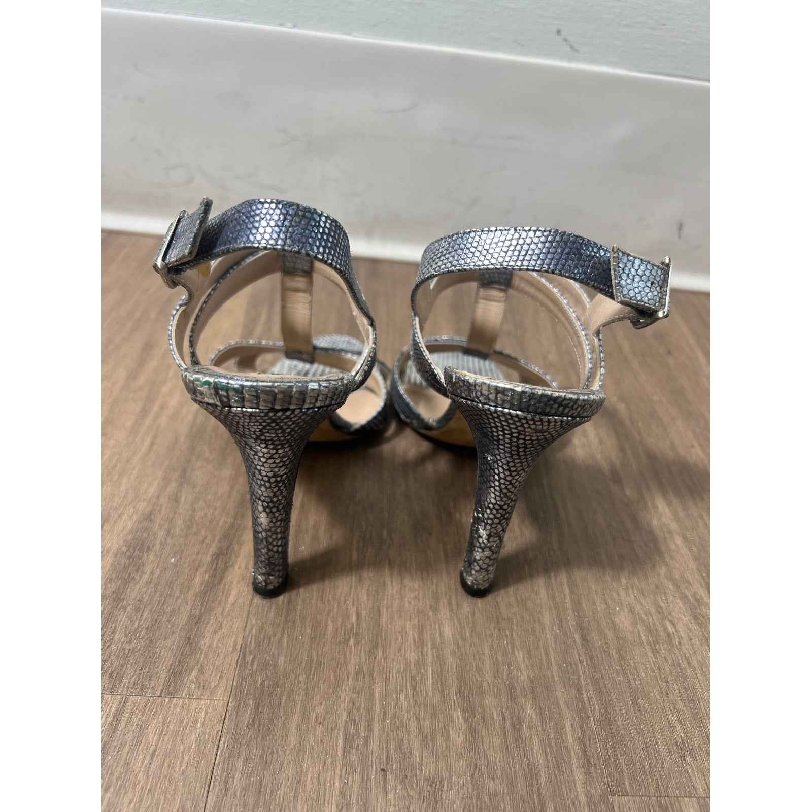 Manolo Blahnik Silver Pebbled Leather Ankle Strap Heels Sz 36.5 (6)