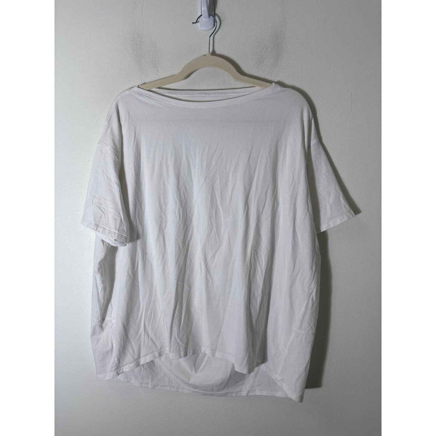 Lululemon Bundle of 2 Black and White Stretchy T-Shirts Sz L