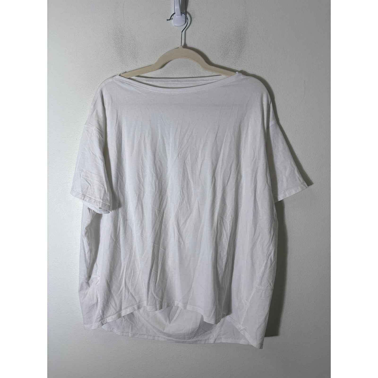 Lululemon Bundle of 2 Black and White Stretchy T-Shirts Sz L