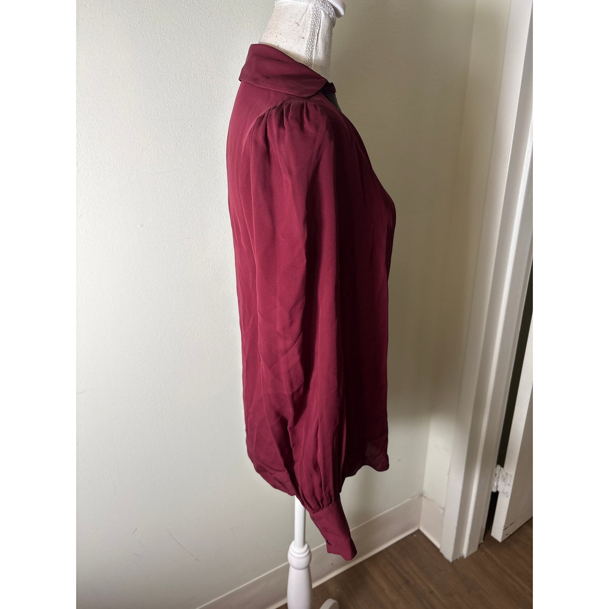 Elie Tahari Merlot Silk With Metal Beading/Chain Detail Blouse Sz XS