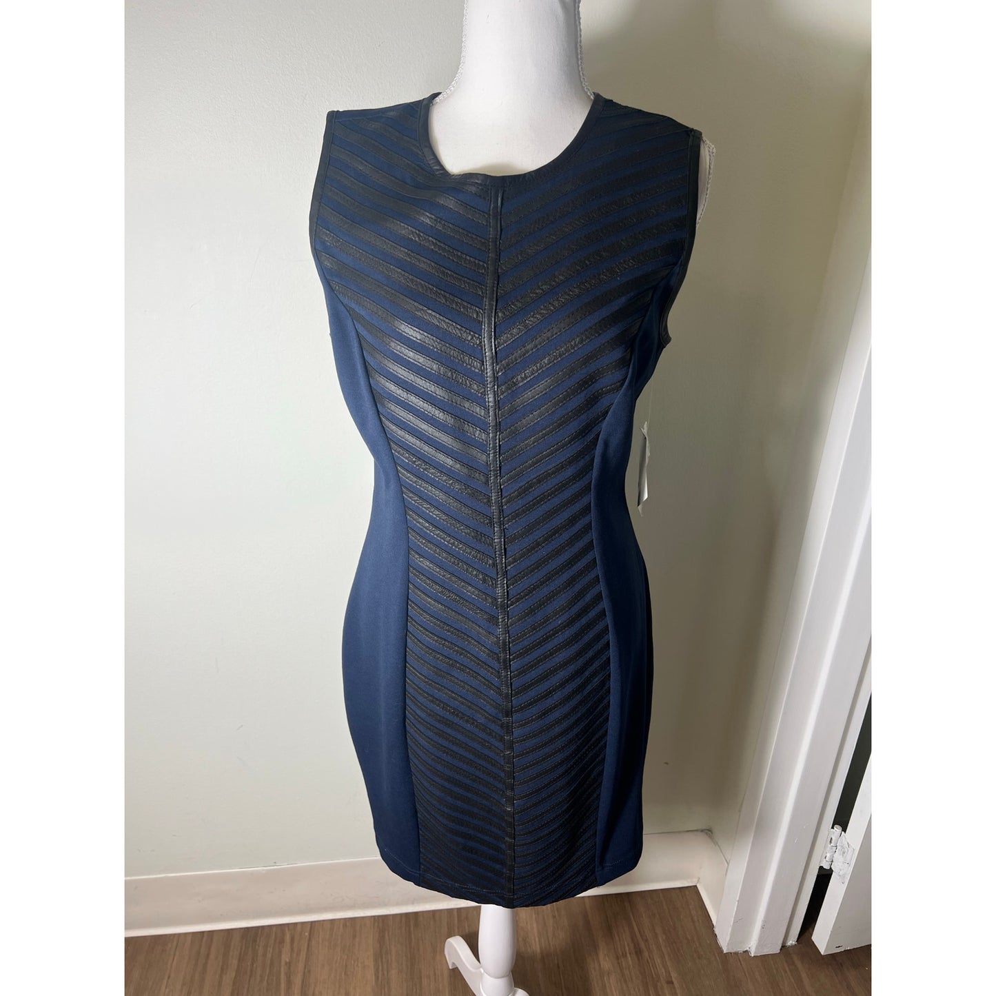 NWT Mack and James Badgley Mischka Navy Blue Black Leather Sz M